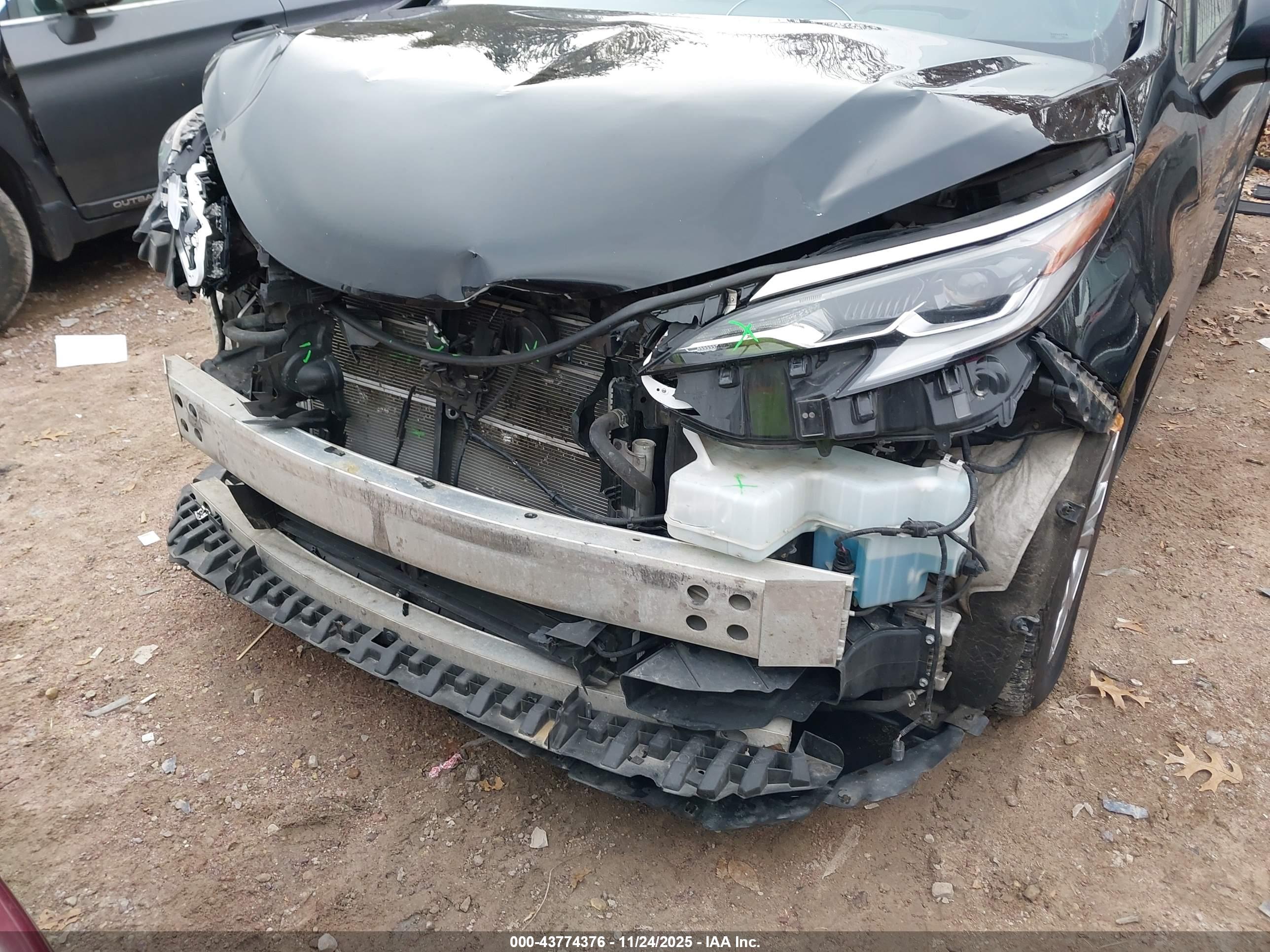 TOYOTA SIENNA image 6