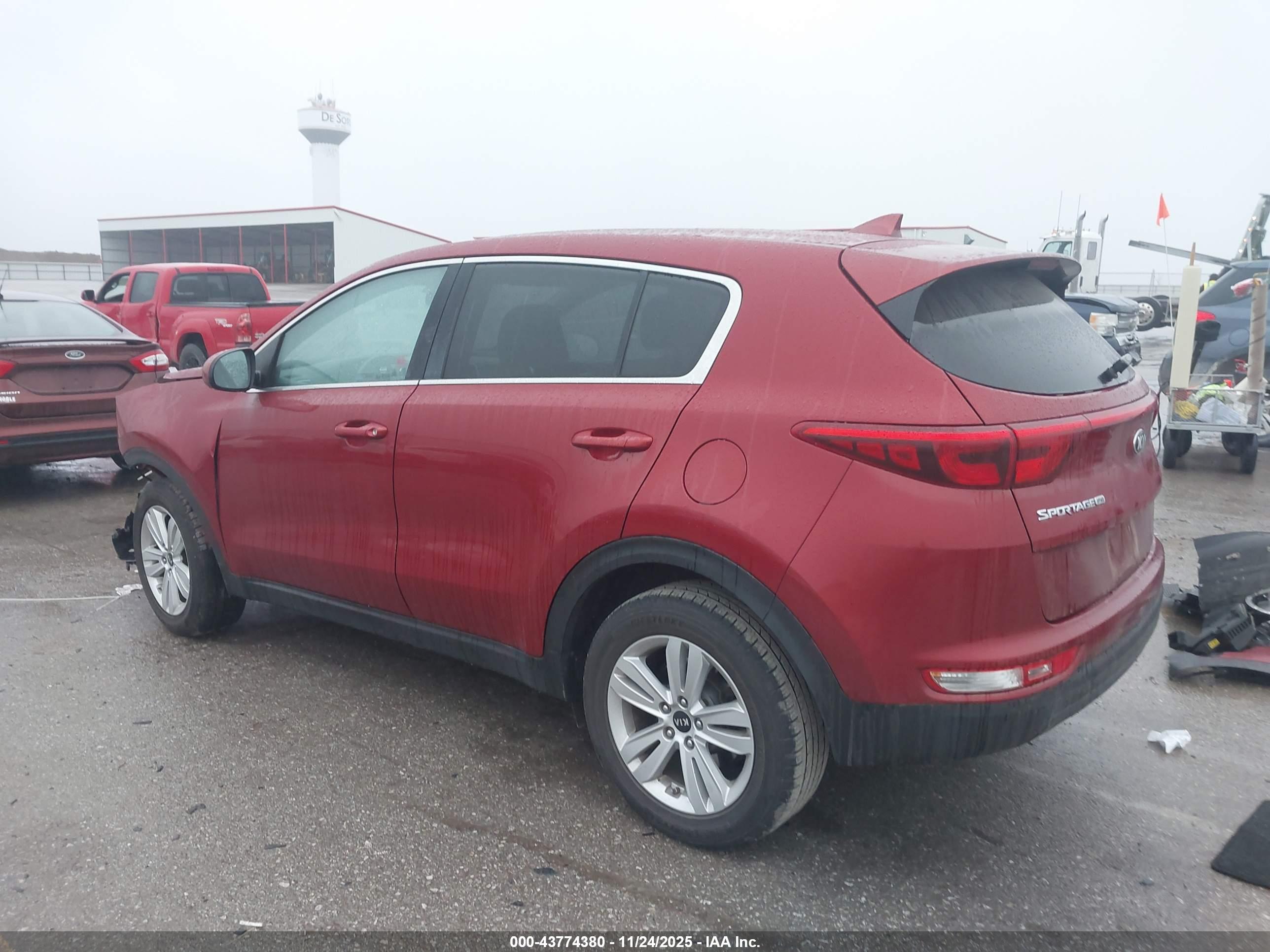 KIA SPORTAGE image 3