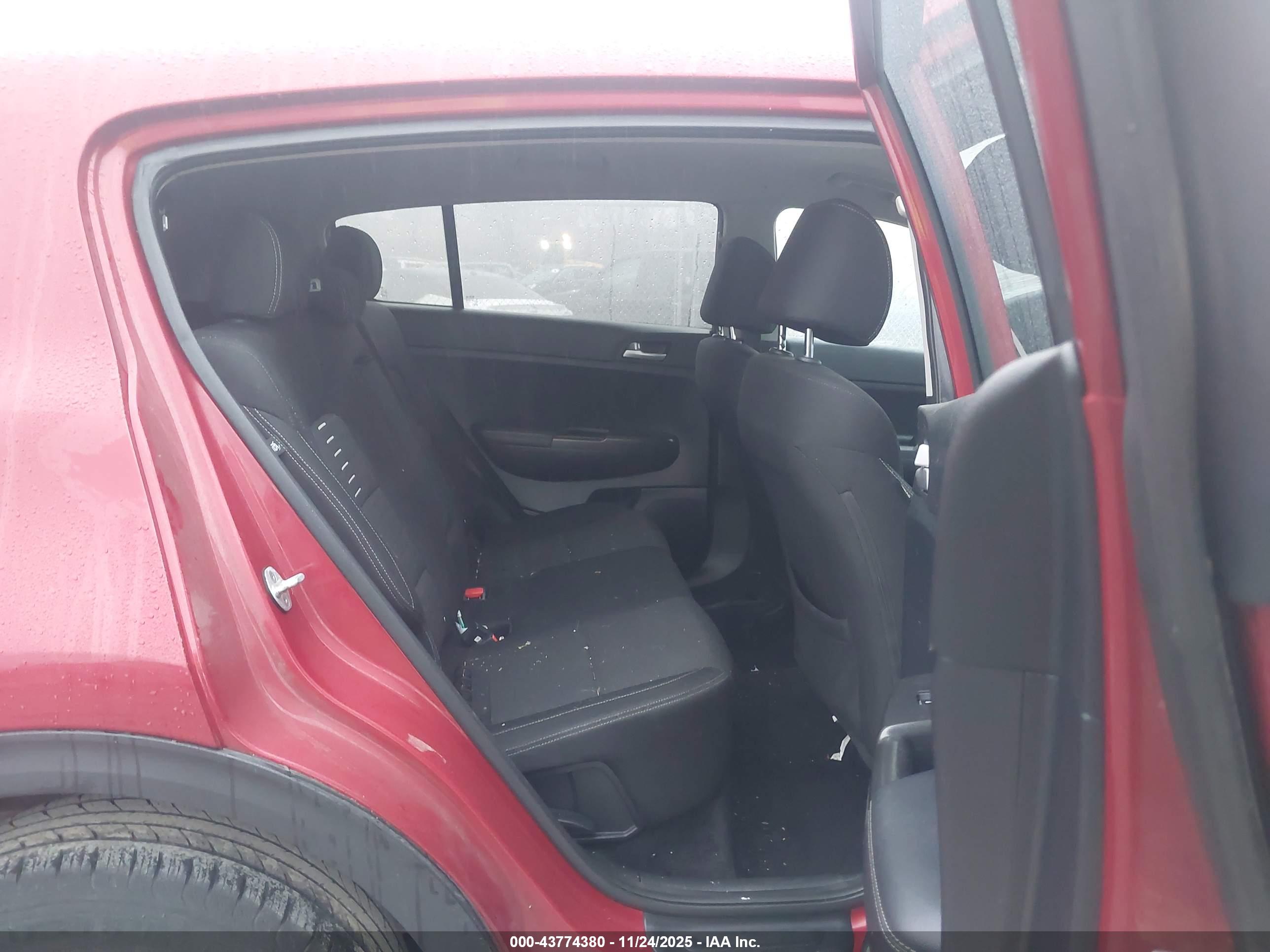 KIA SPORTAGE image 8