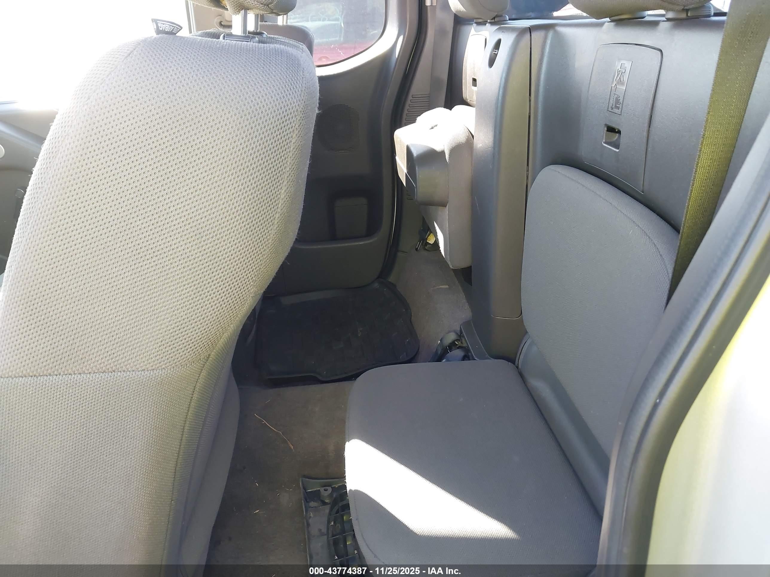 NISSAN FRONTIER image 8