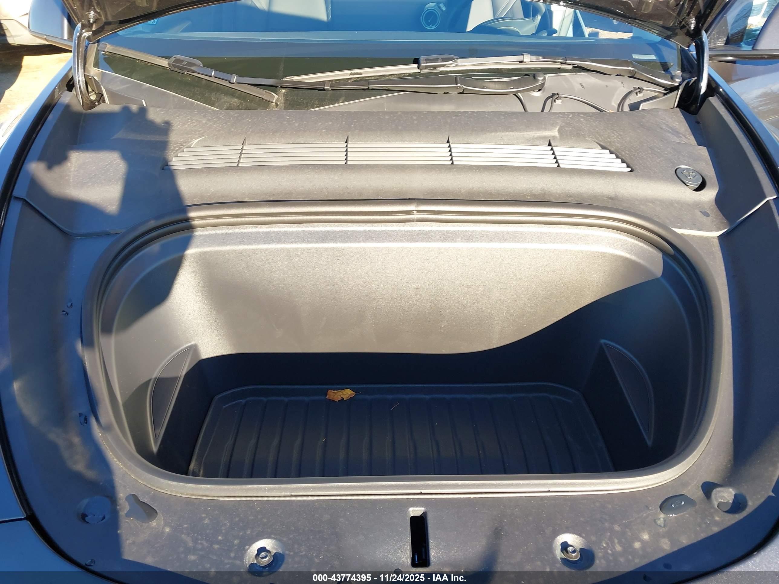 TESLA MODEL image 10