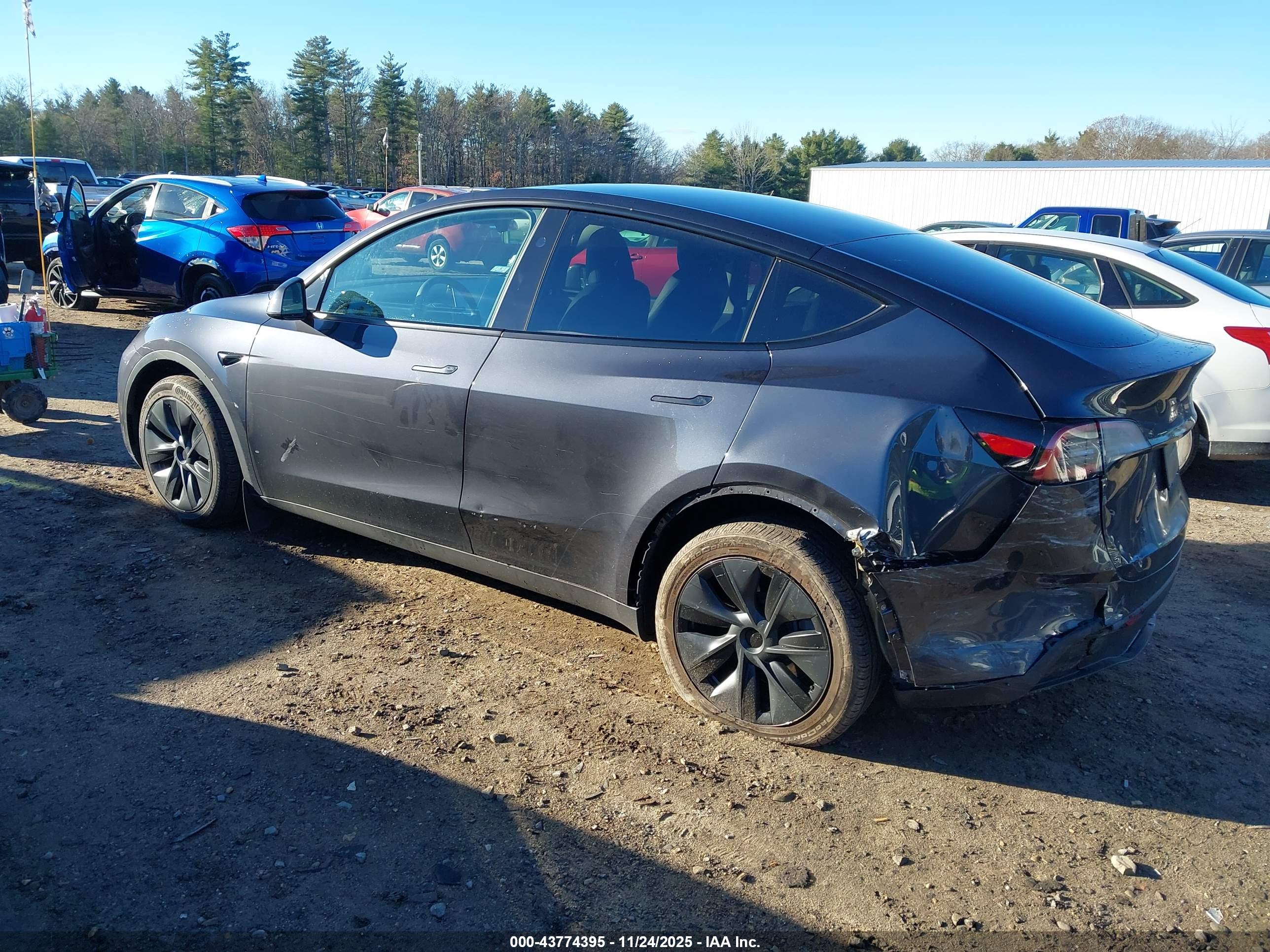 TESLA MODEL image 3