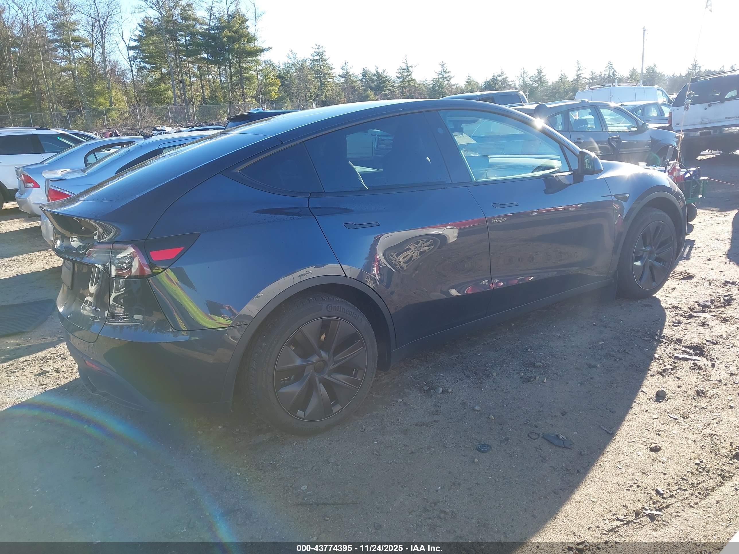 TESLA MODEL image 4