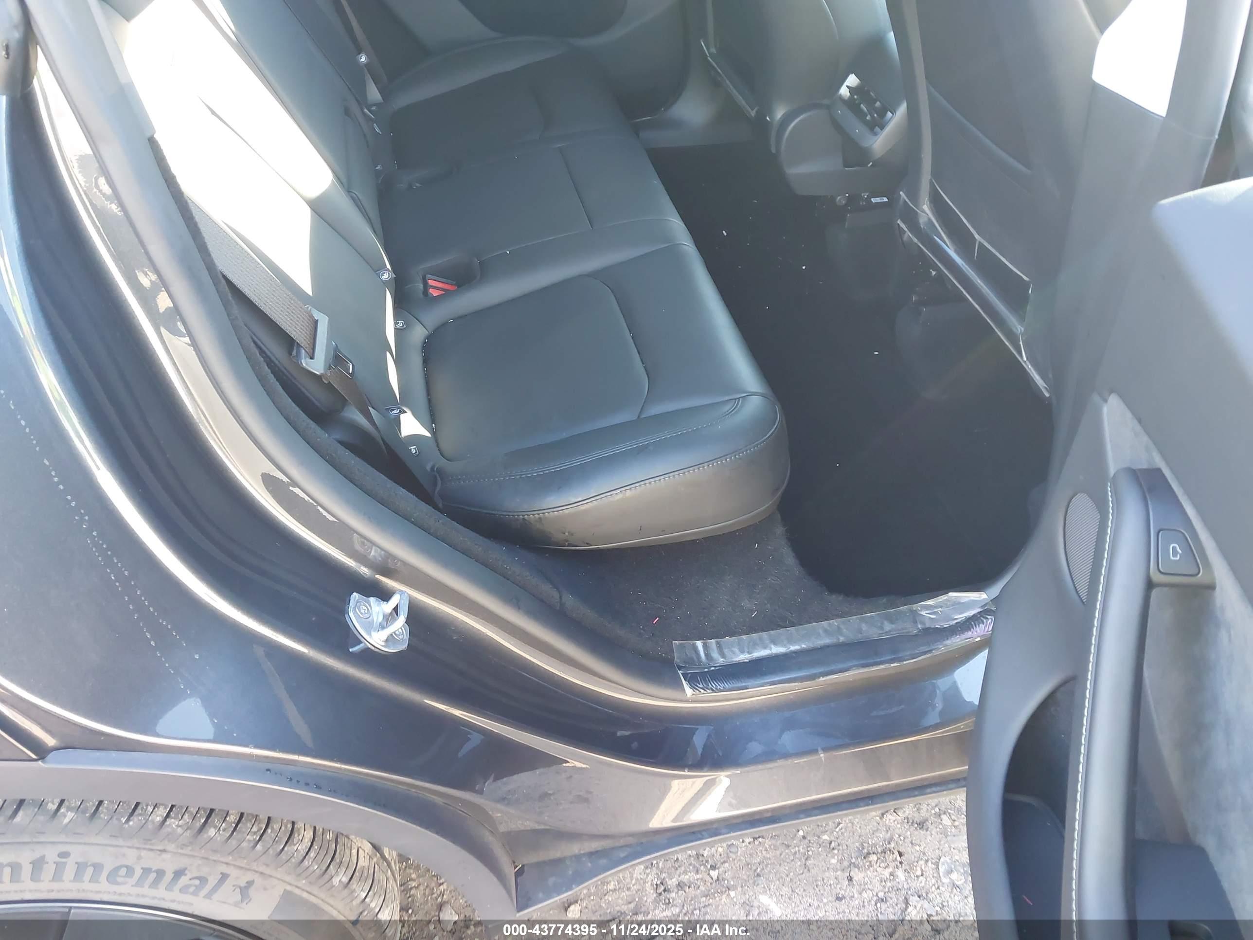 TESLA MODEL image 8