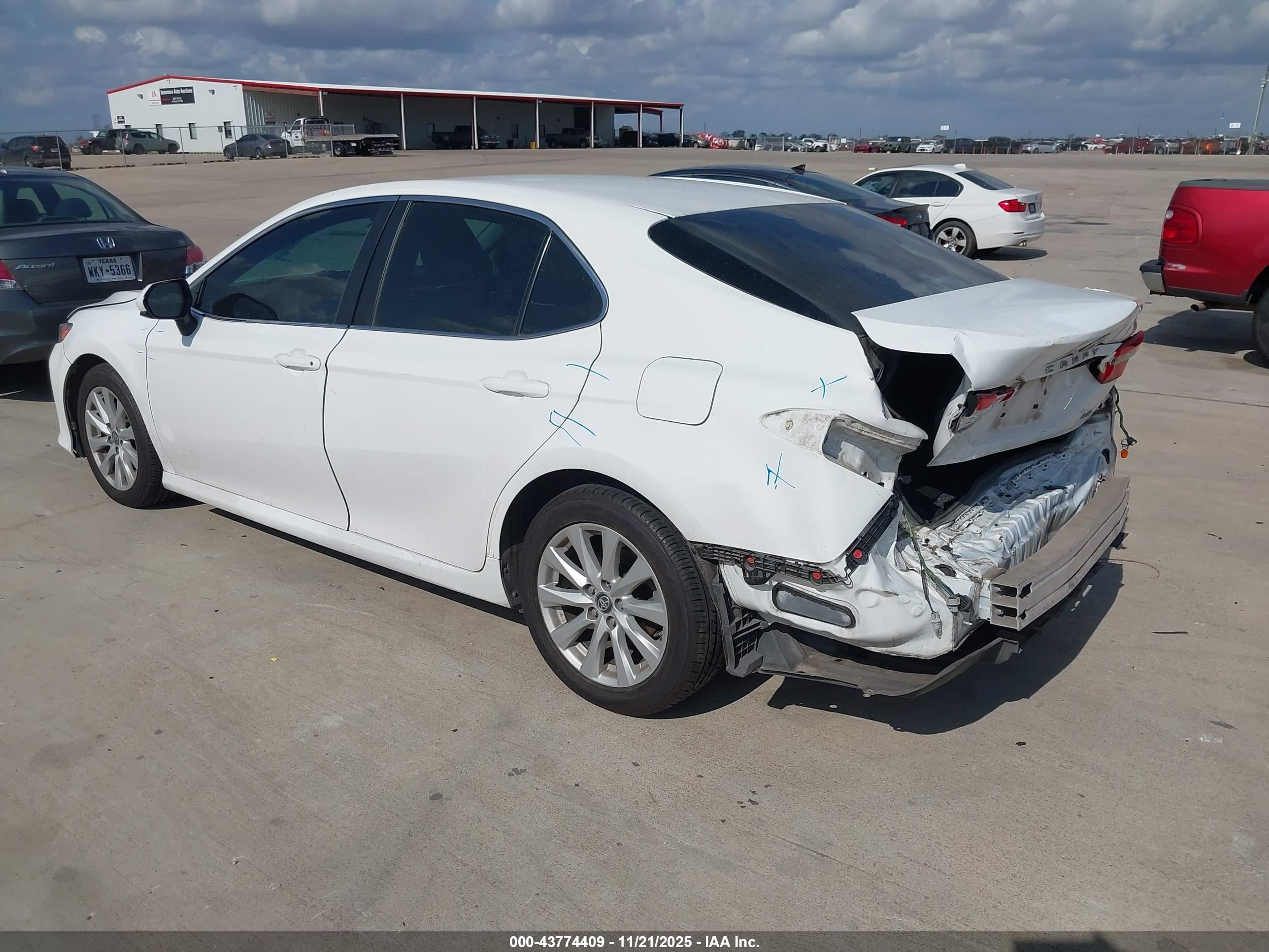 TOYOTA CAMRY image 3