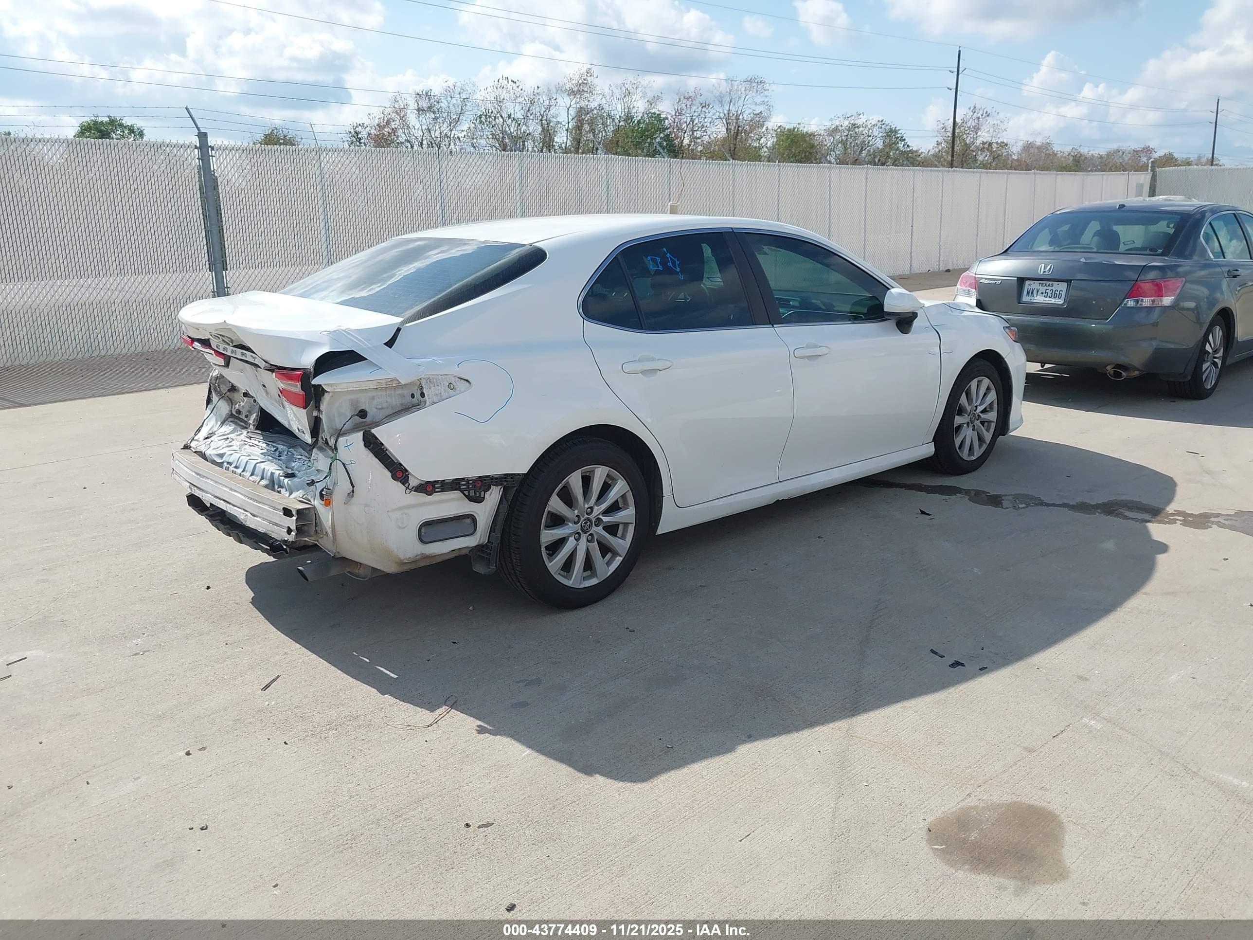 TOYOTA CAMRY image 4