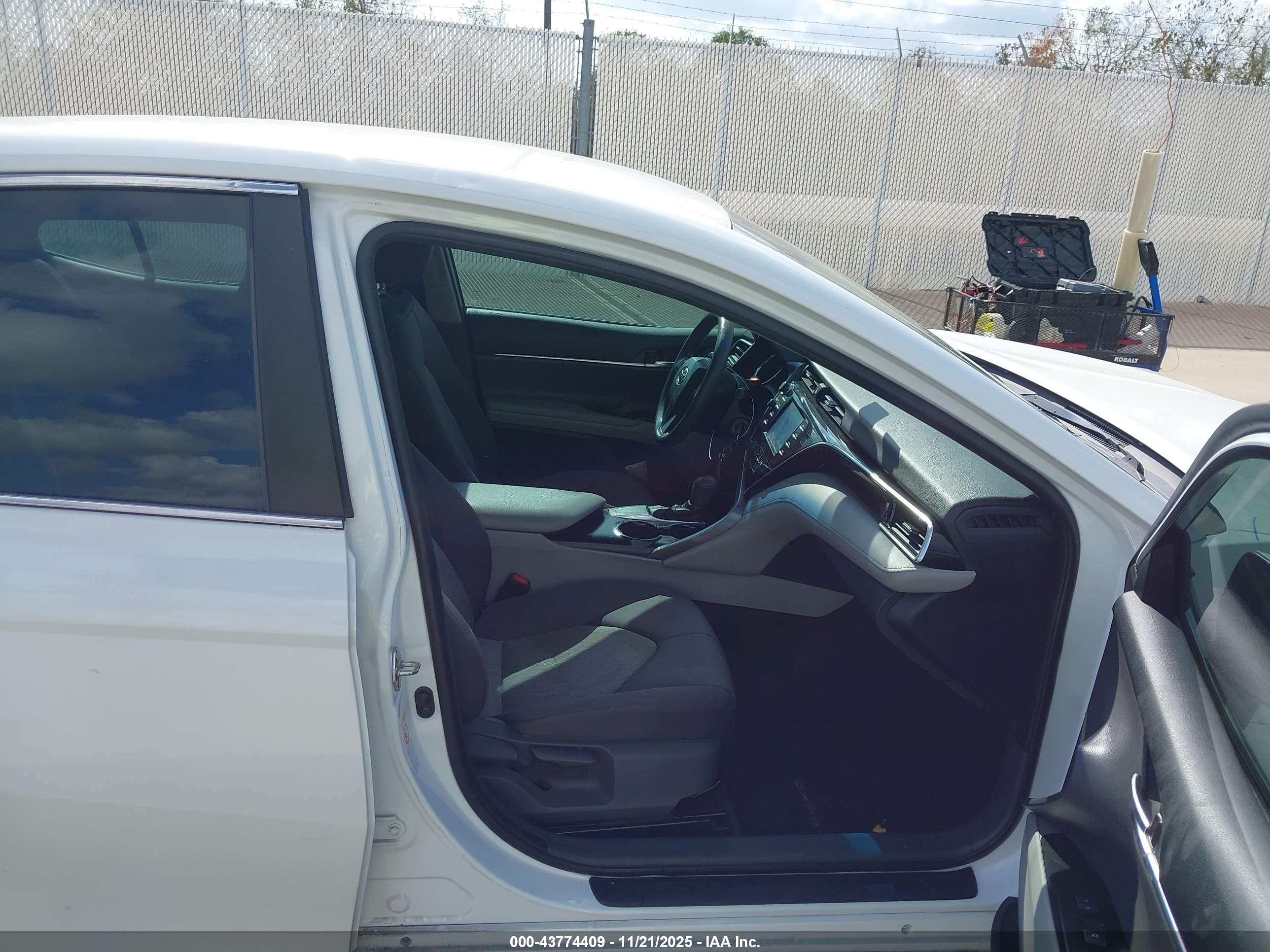 TOYOTA CAMRY image 5