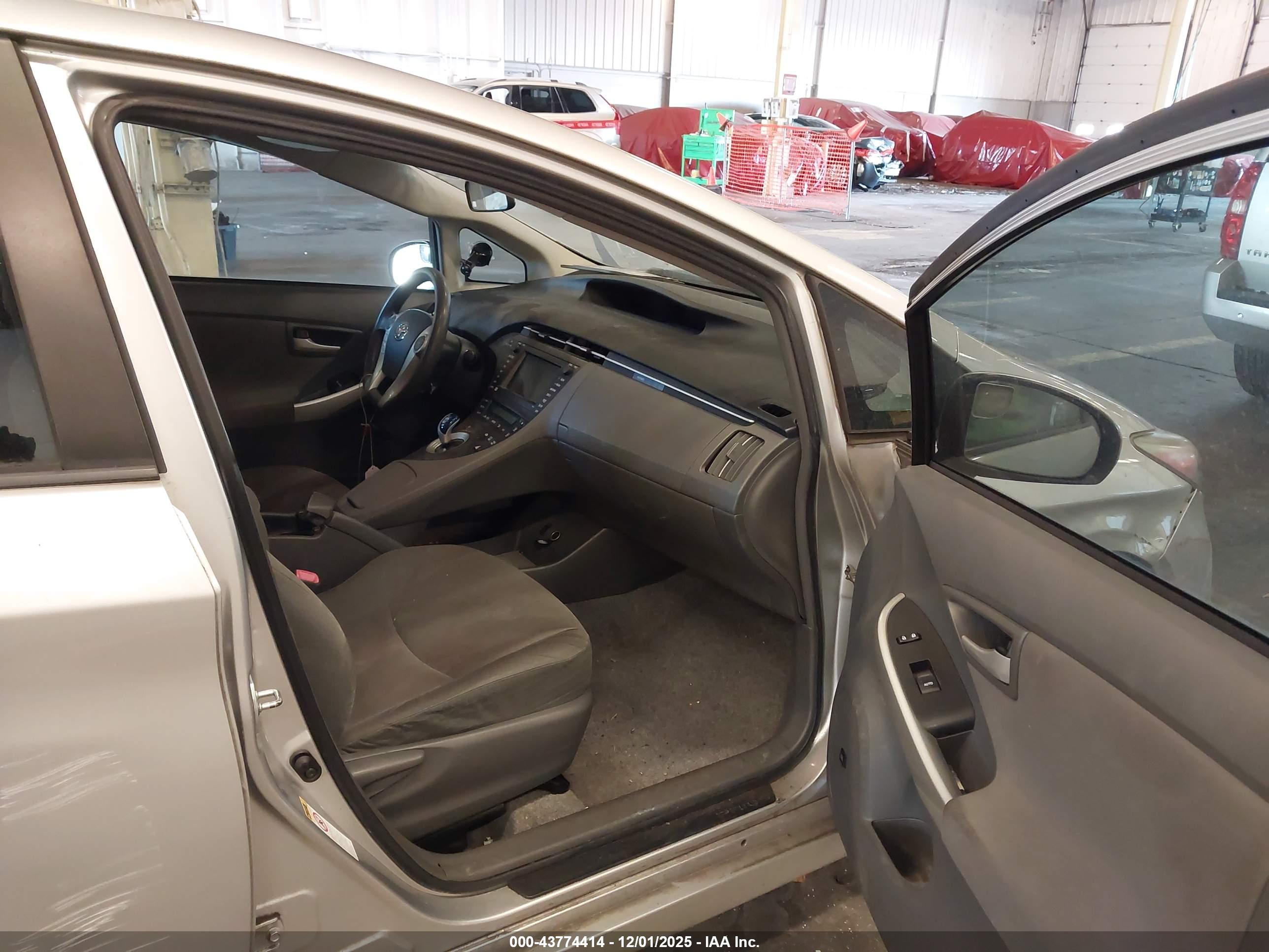 TOYOTA PRIUS image 5