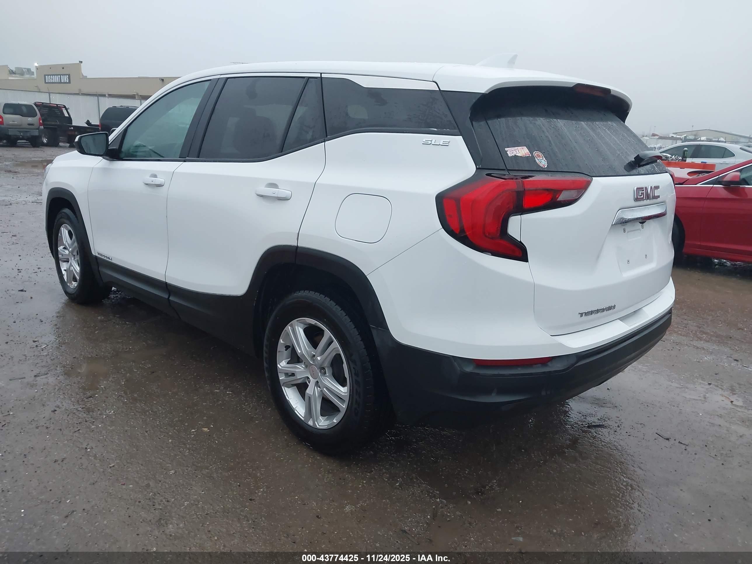 GMC TERRAIN image 3