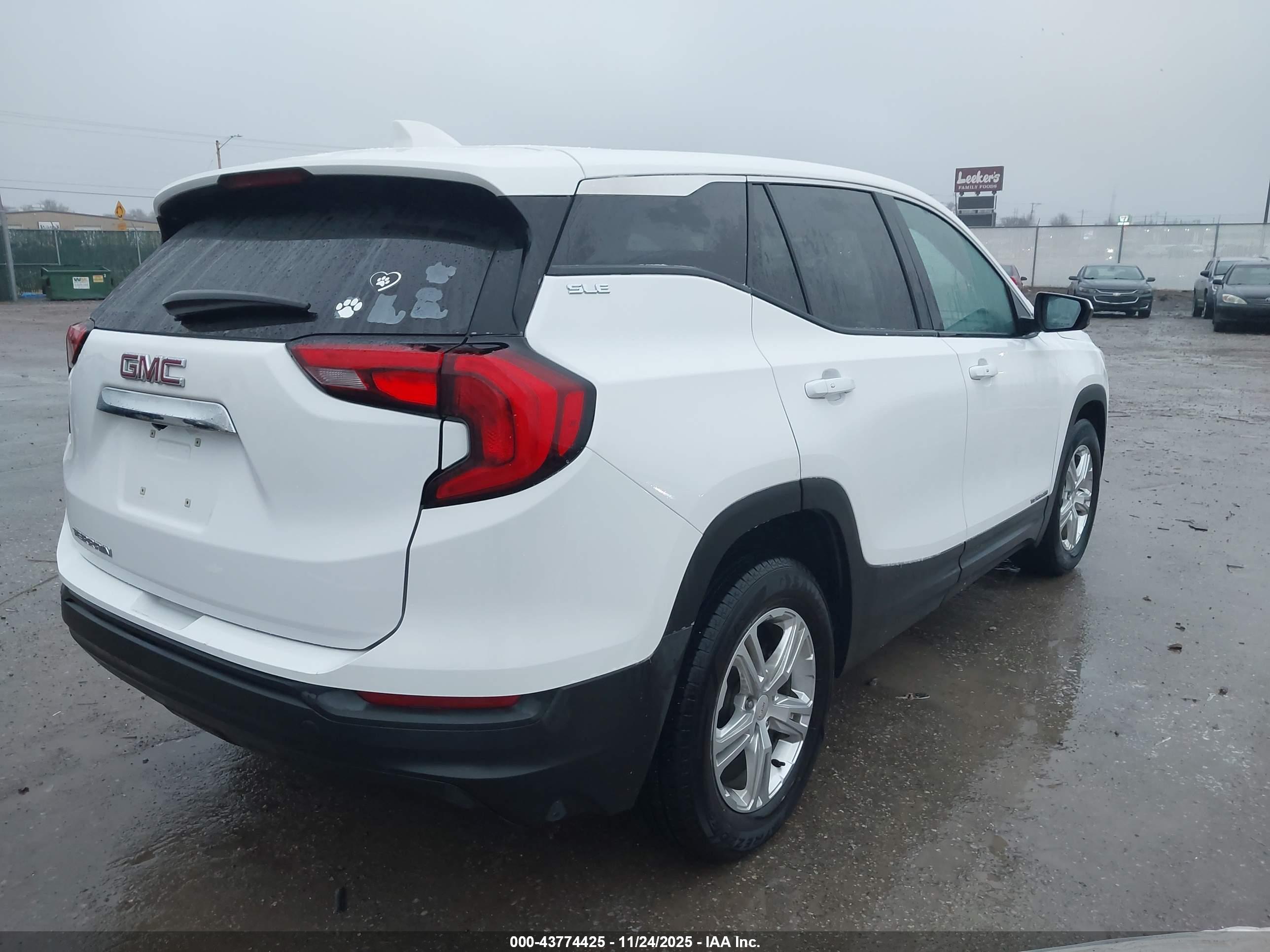 GMC TERRAIN image 4