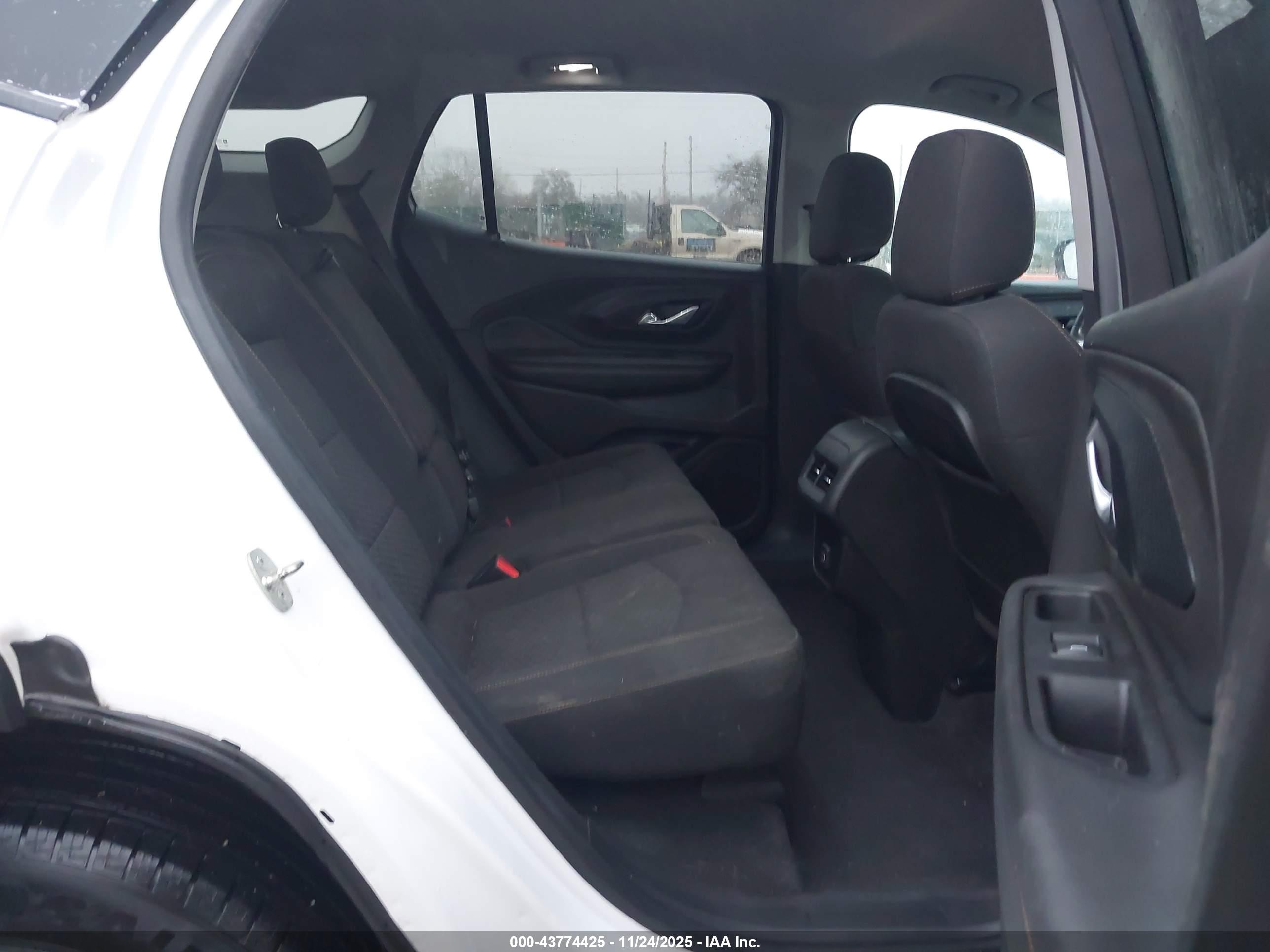 GMC TERRAIN image 8