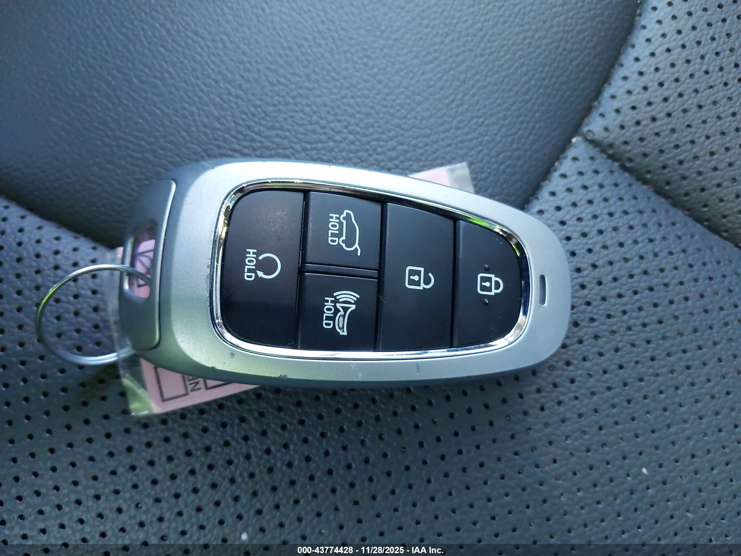 HYUNDAI SANTA image 11