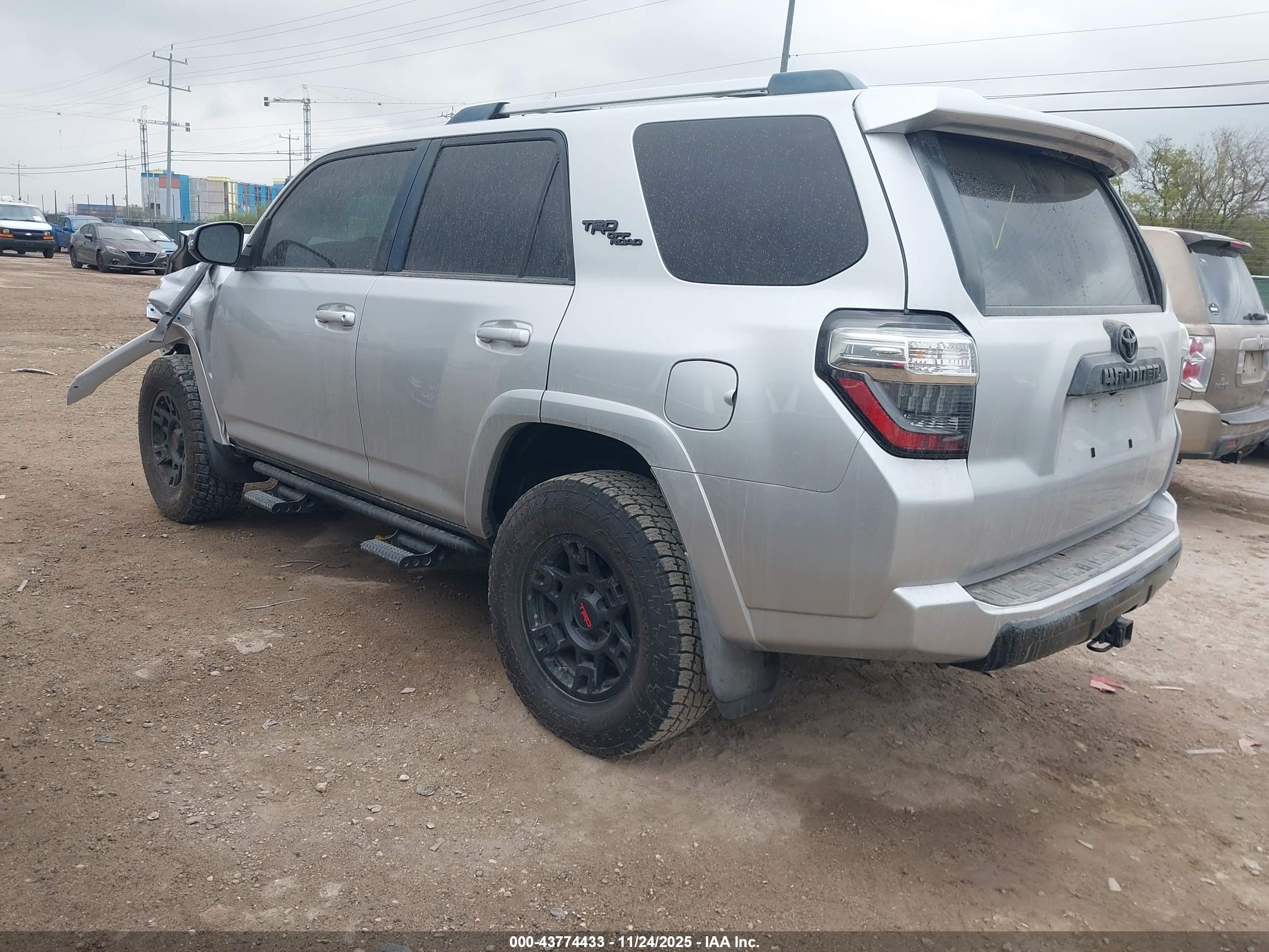 TOYOTA 4RUNNER image 3