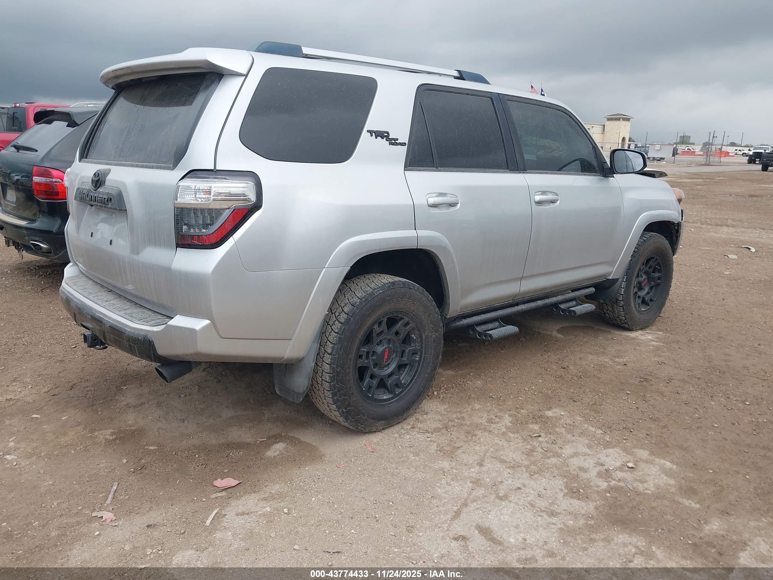 TOYOTA 4RUNNER image 4