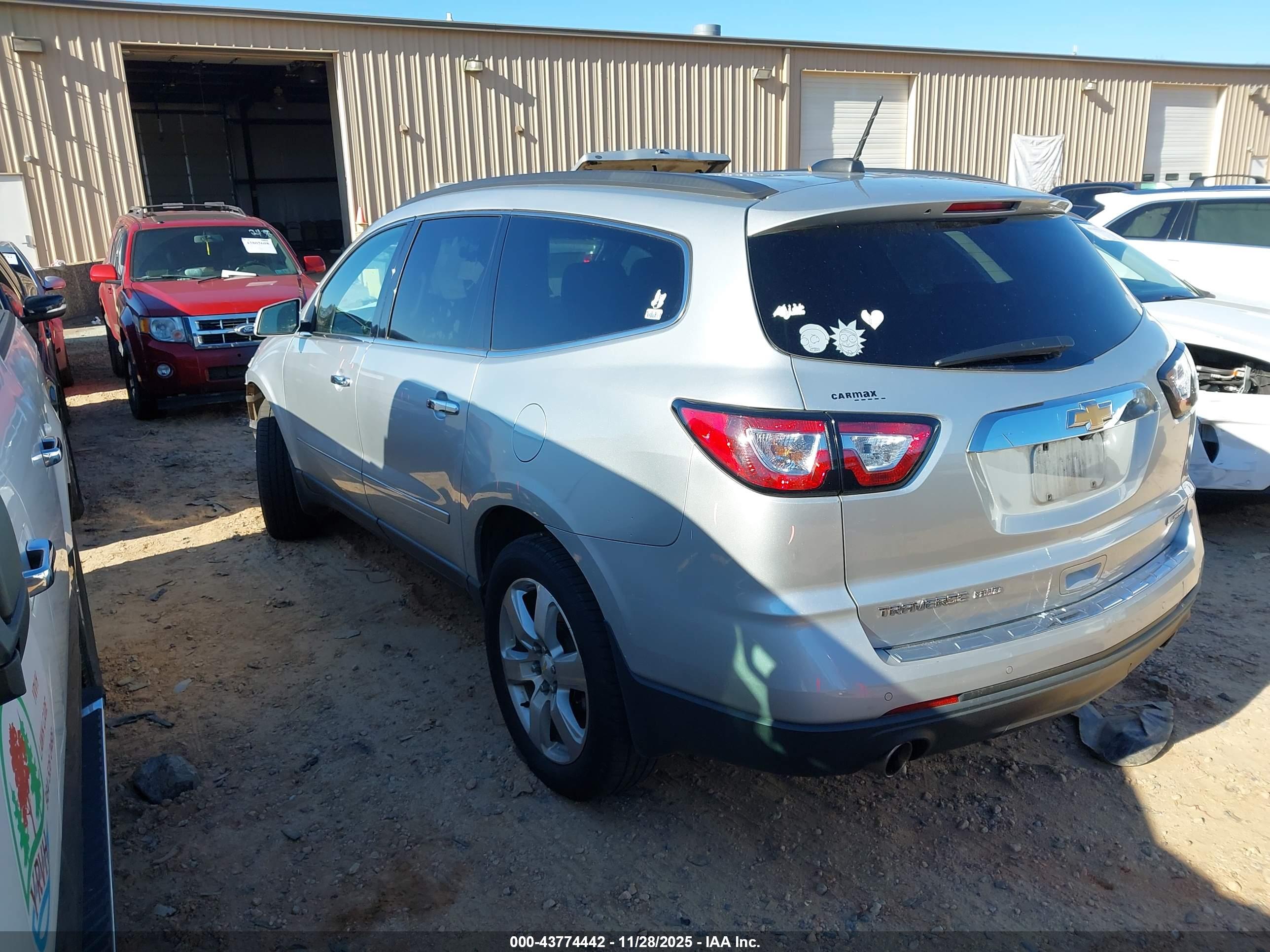 CHEVROLET TRAVERSE image 3