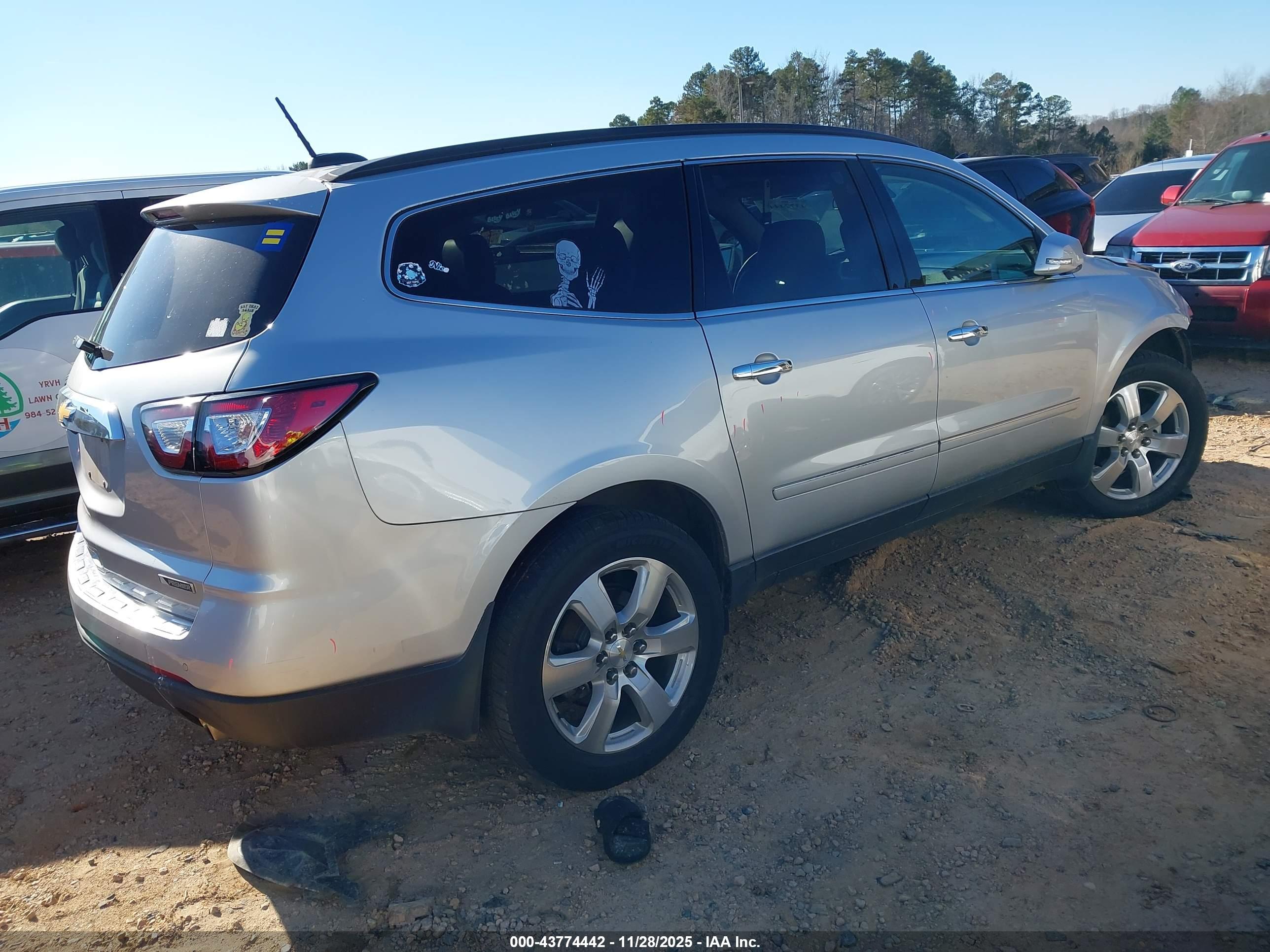 CHEVROLET TRAVERSE image 4