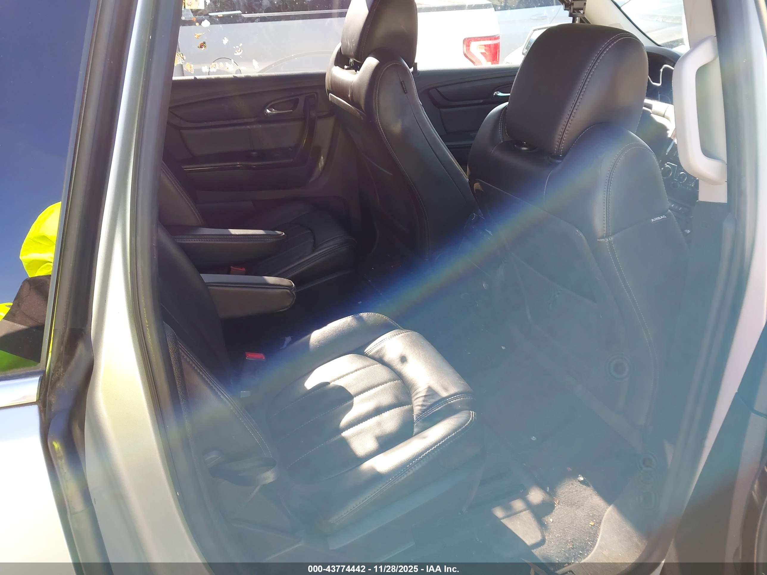 CHEVROLET TRAVERSE image 8