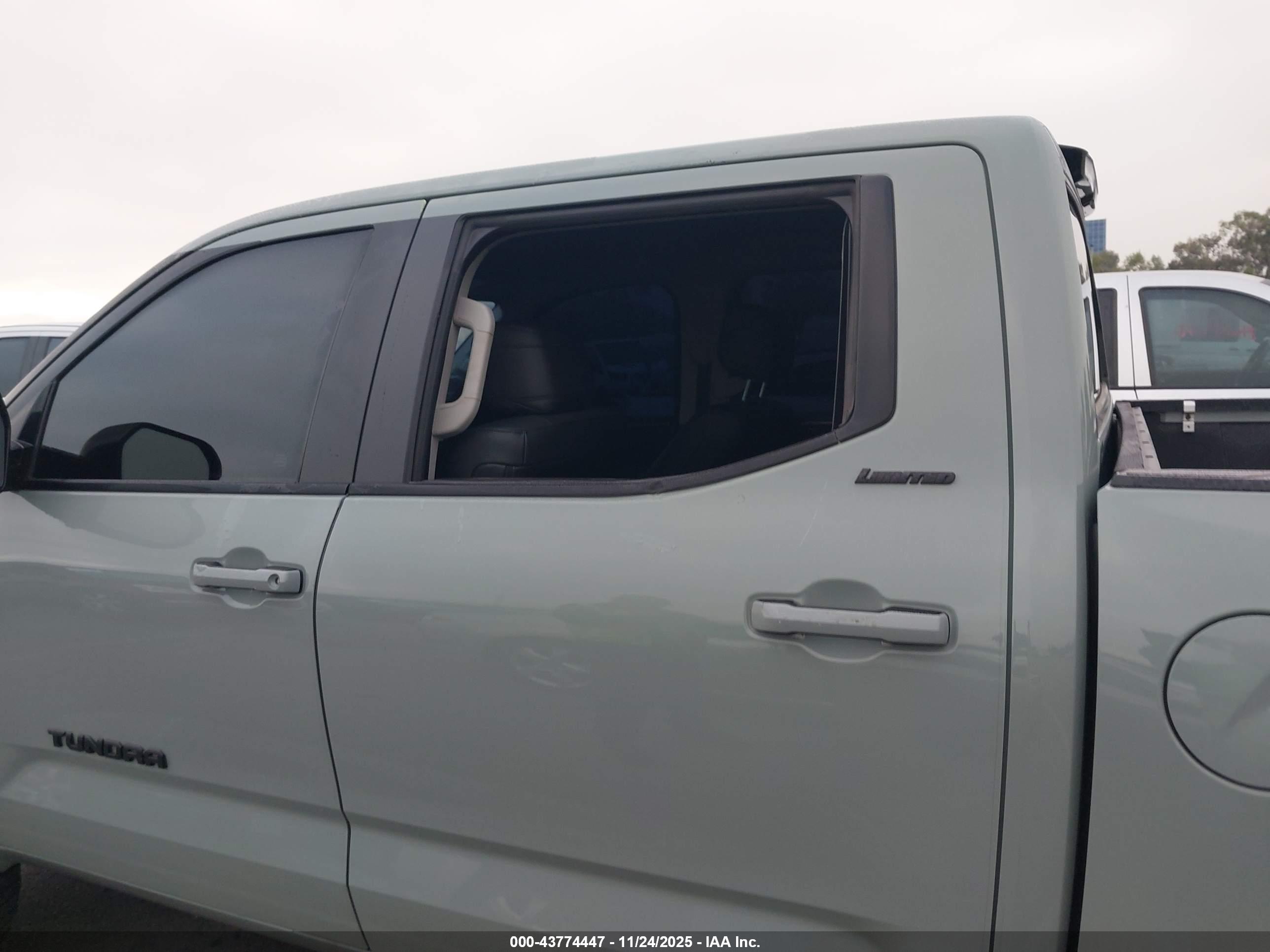 TOYOTA TUNDRA image 6