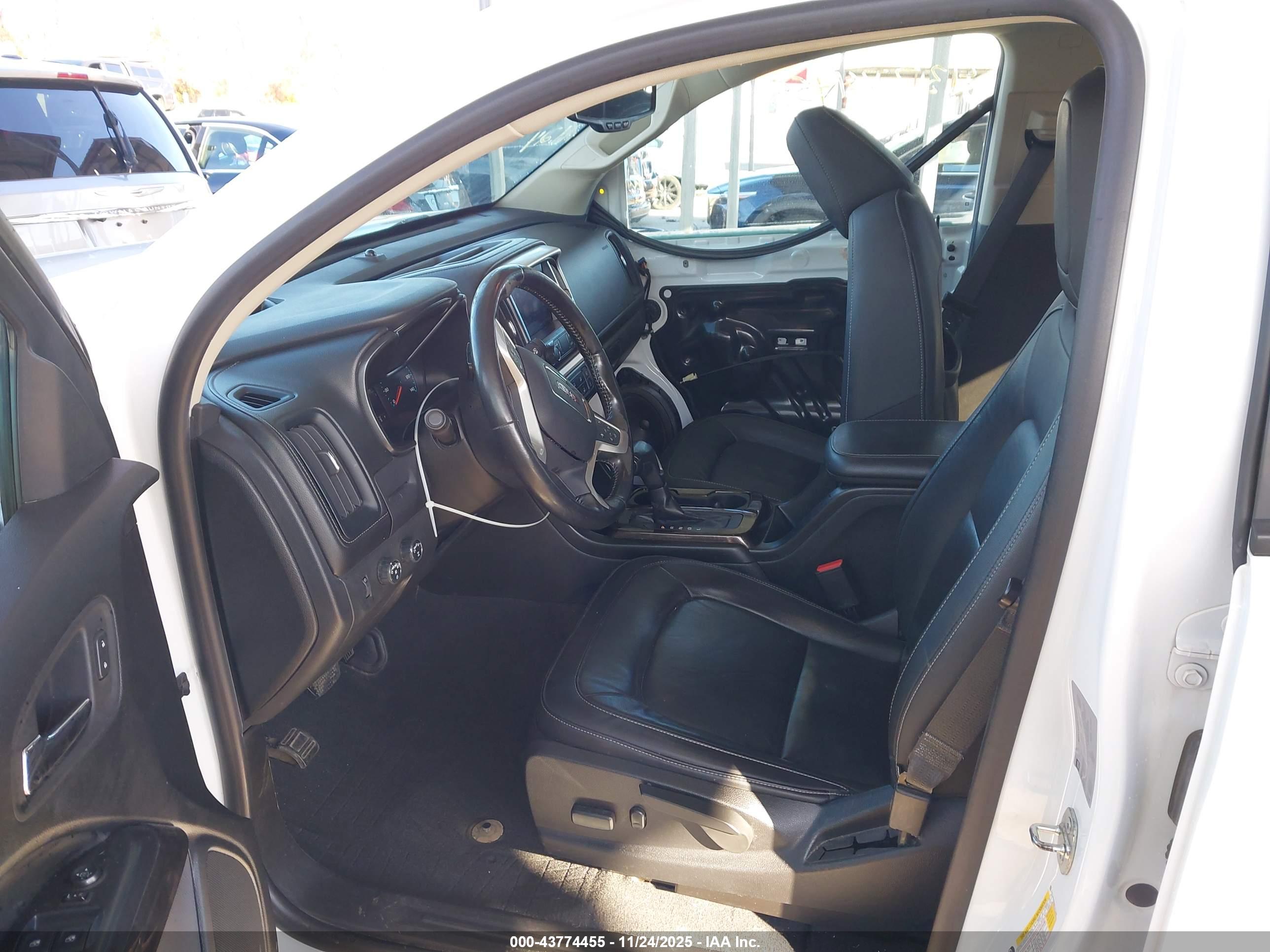 GMC CANYON image 5