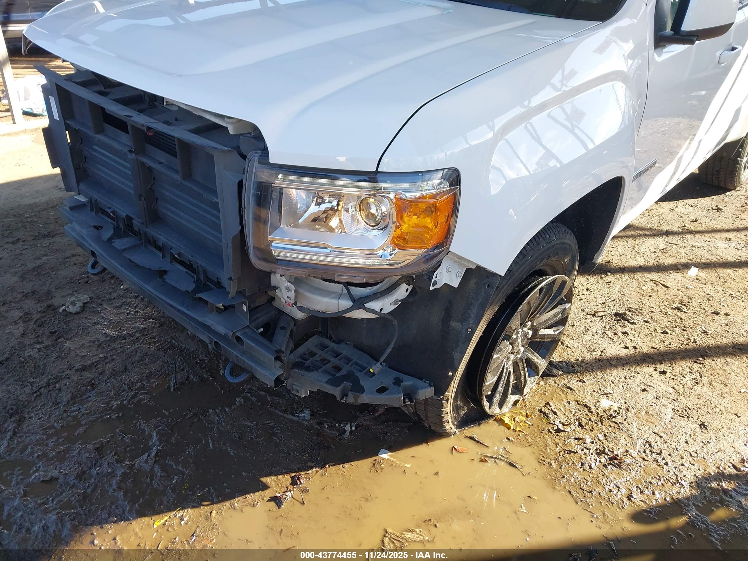 GMC CANYON image 6