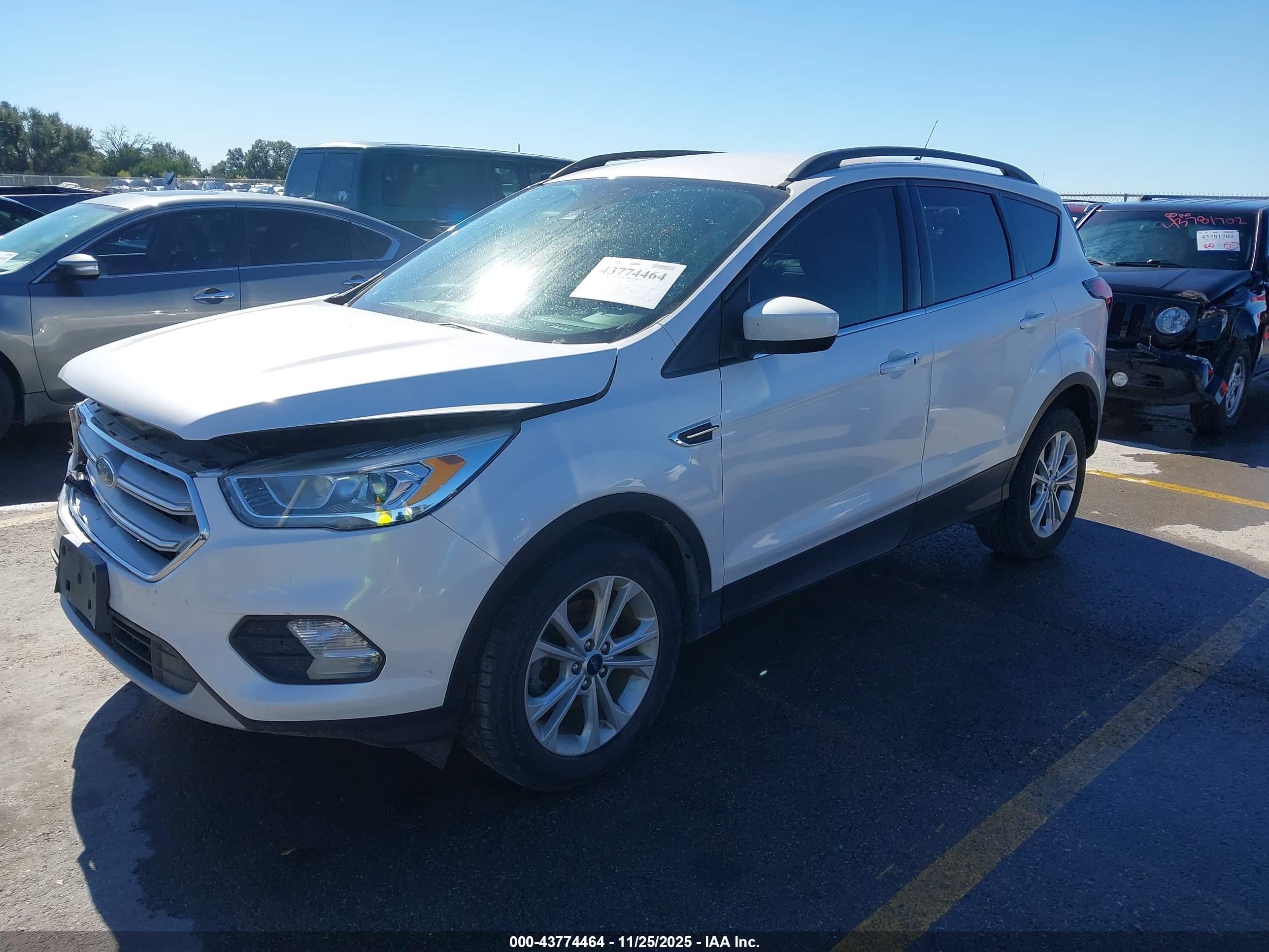 FORD ESCAPE image 2
