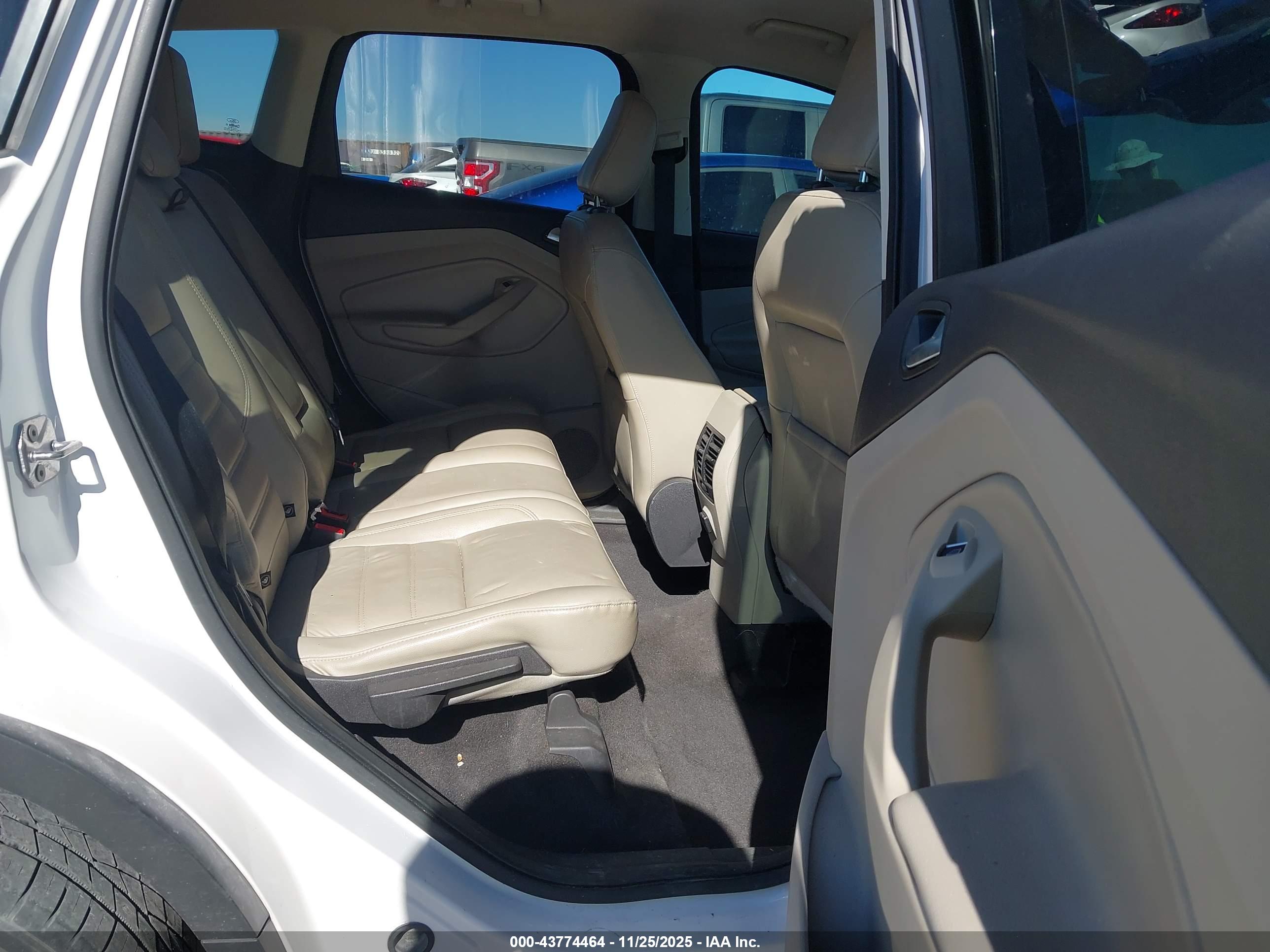 FORD ESCAPE image 8