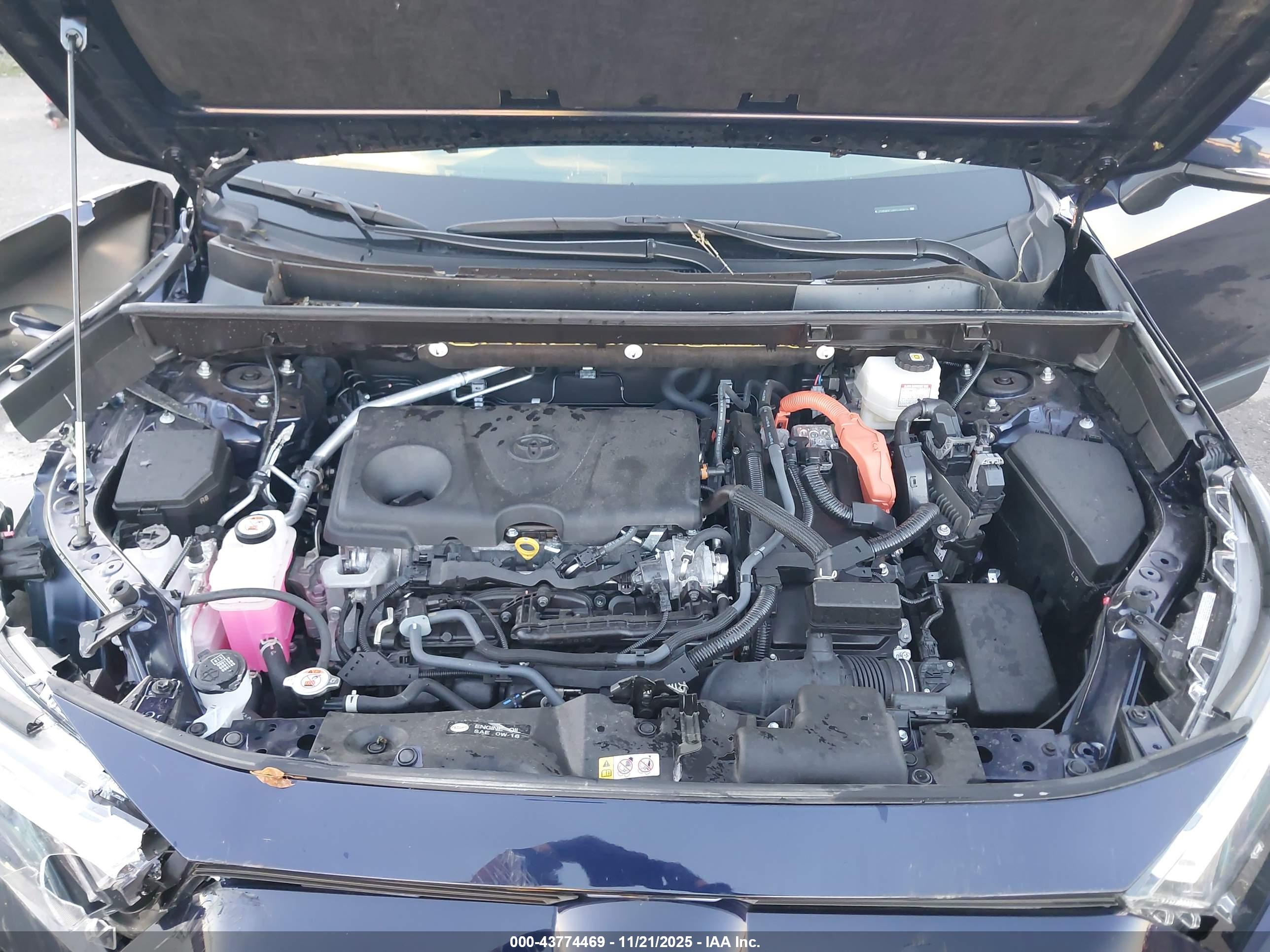 TOYOTA RAV4 image 10