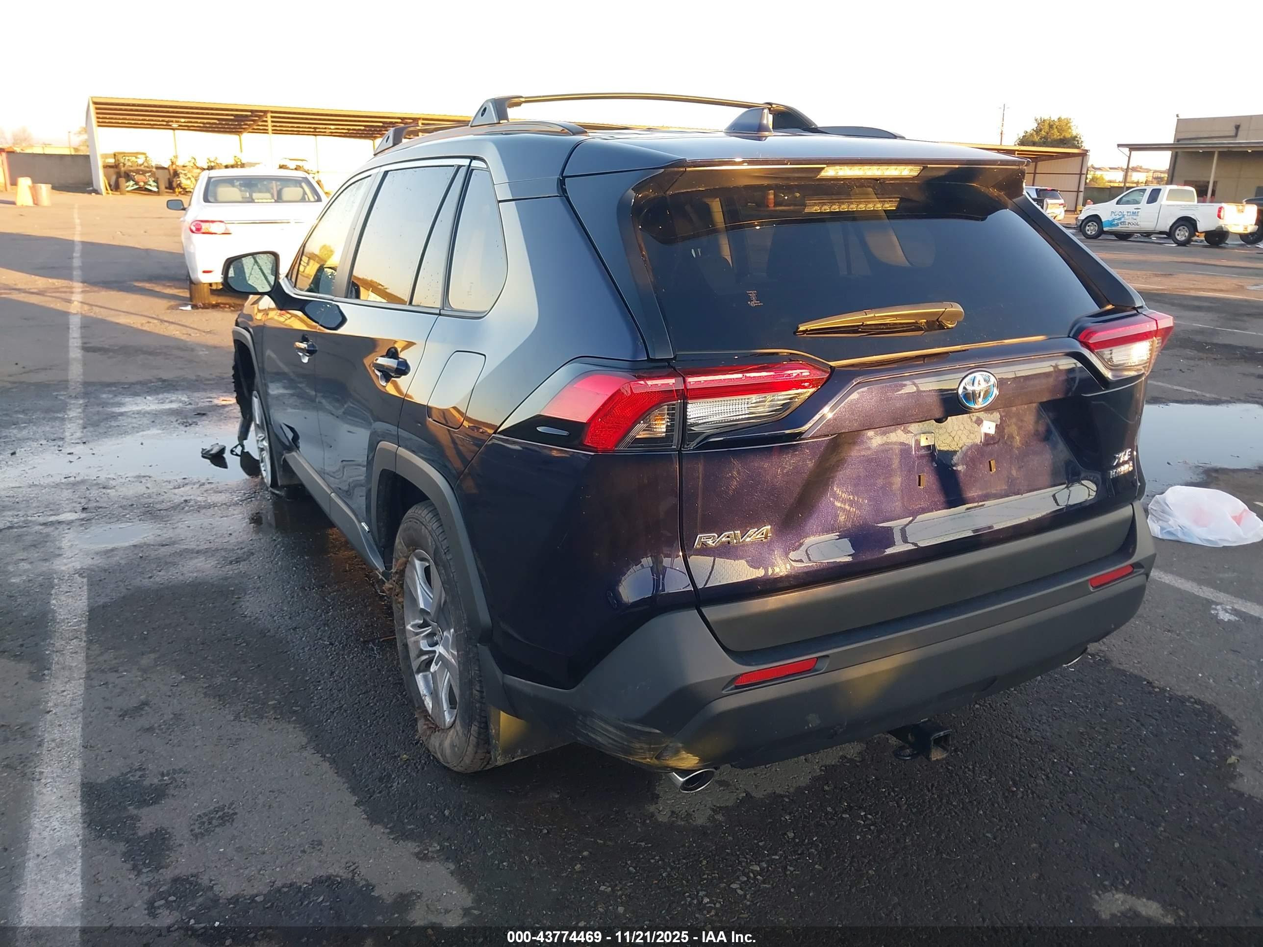 TOYOTA RAV4 image 3