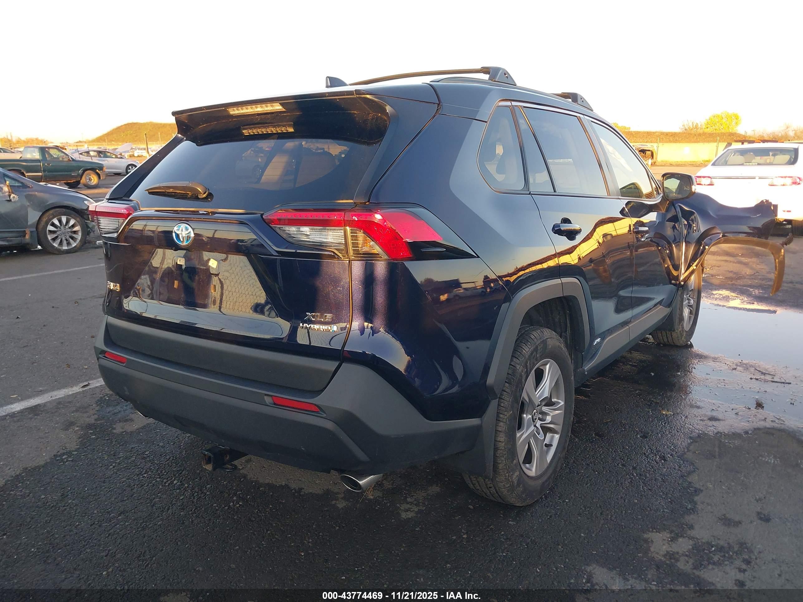 TOYOTA RAV4 image 4