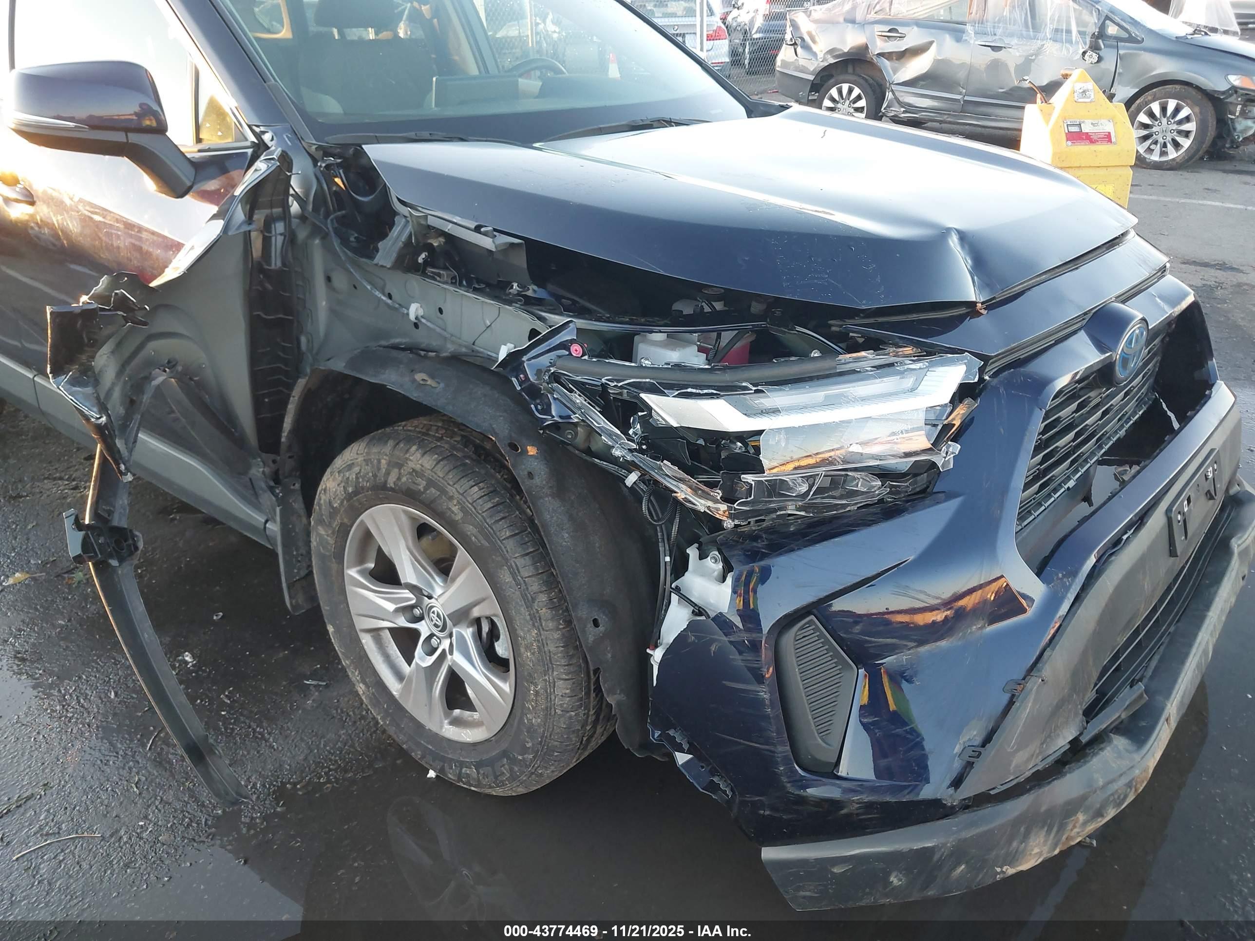 TOYOTA RAV4 image 6
