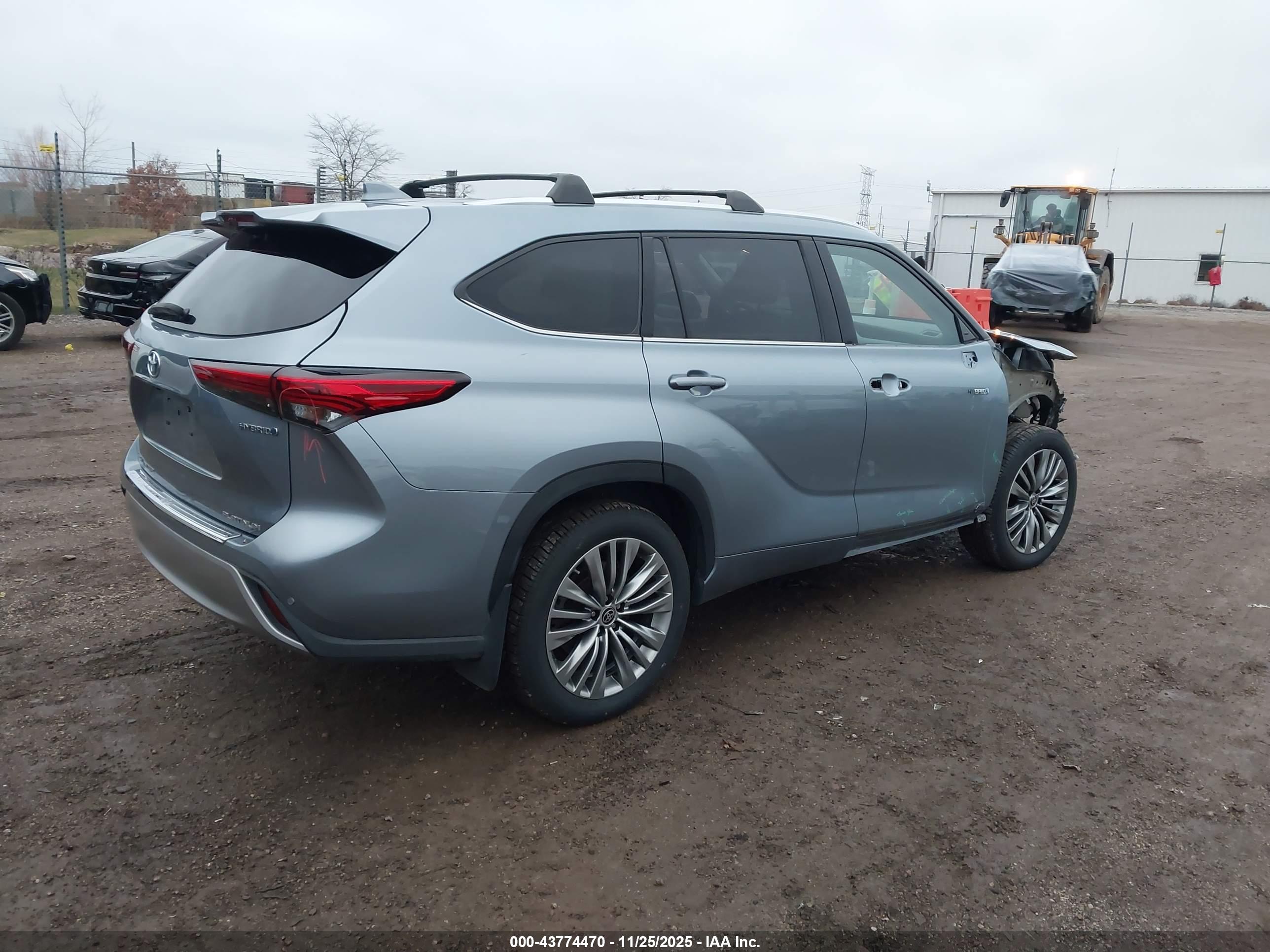 TOYOTA HIGHLANDER image 4