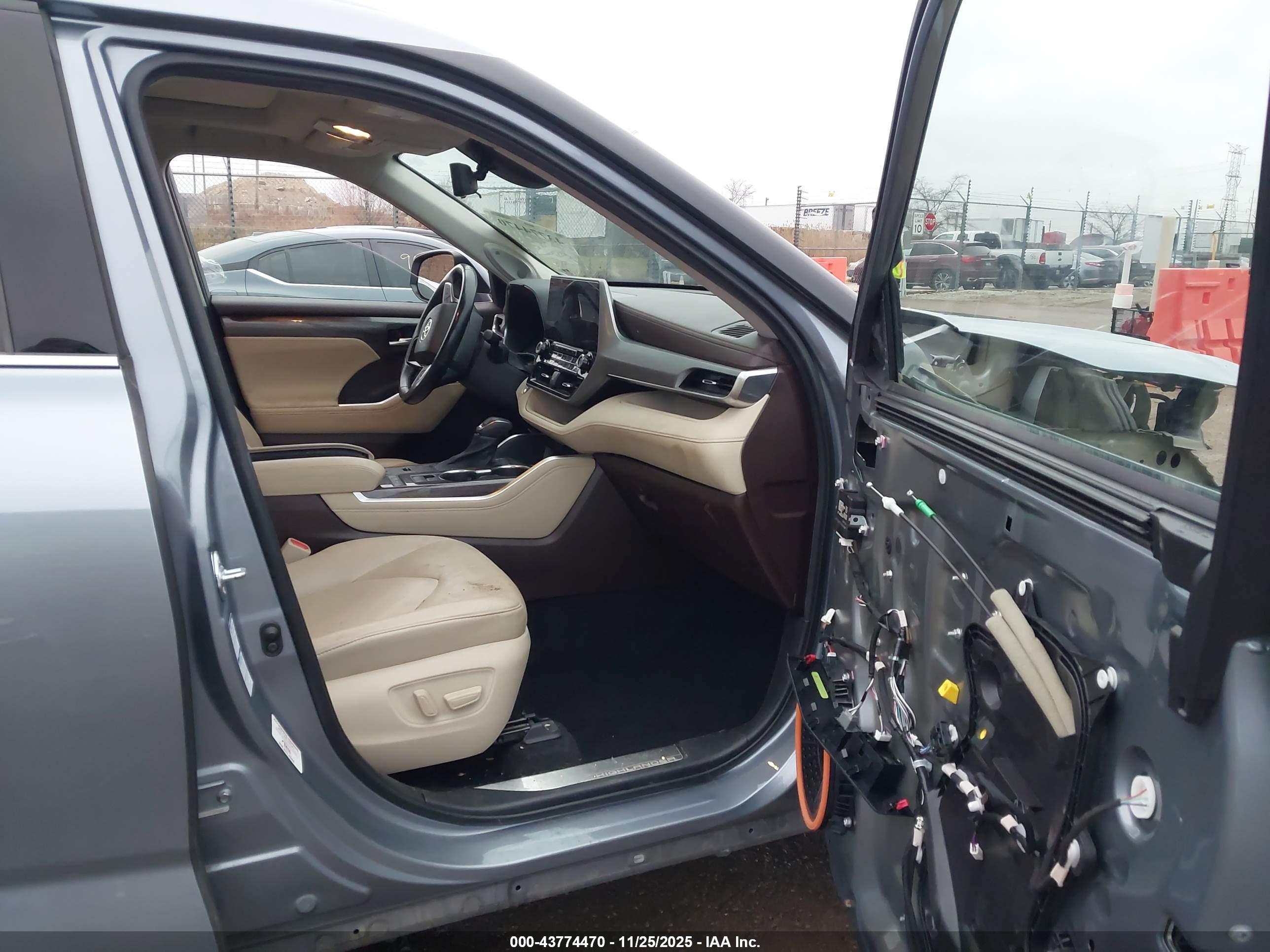 TOYOTA HIGHLANDER image 5