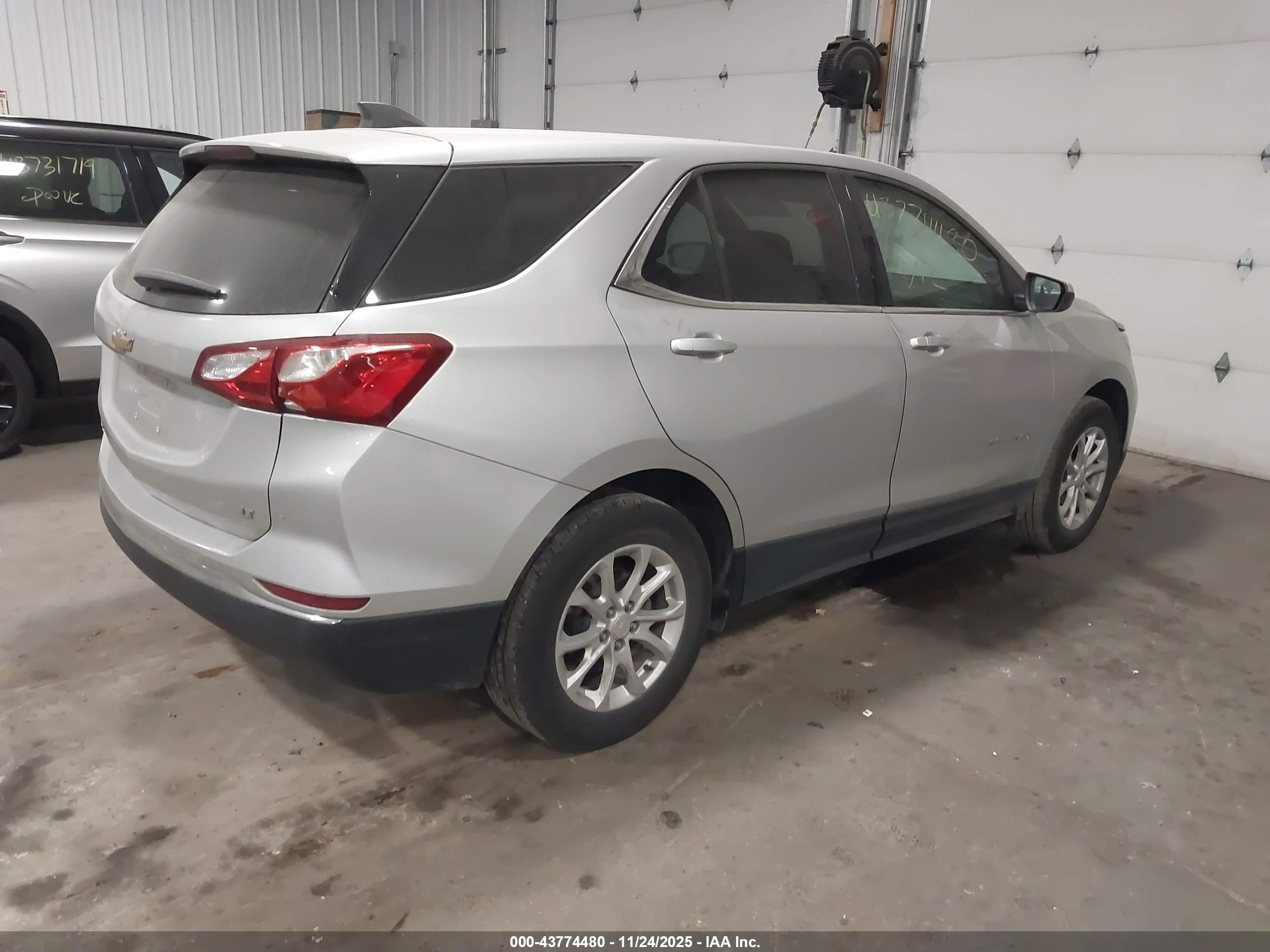 CHEVROLET EQUINOX image 4