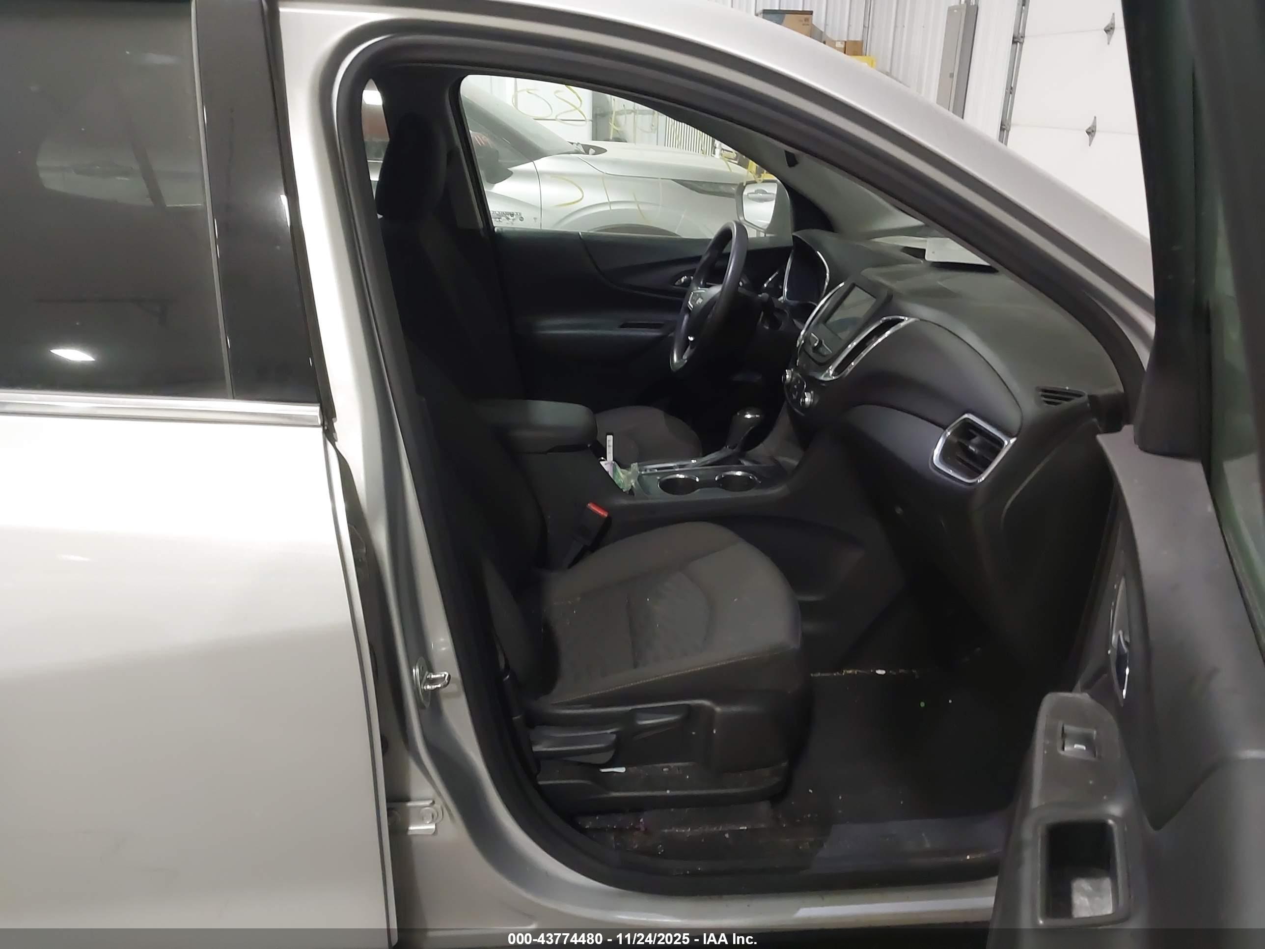 CHEVROLET EQUINOX image 5