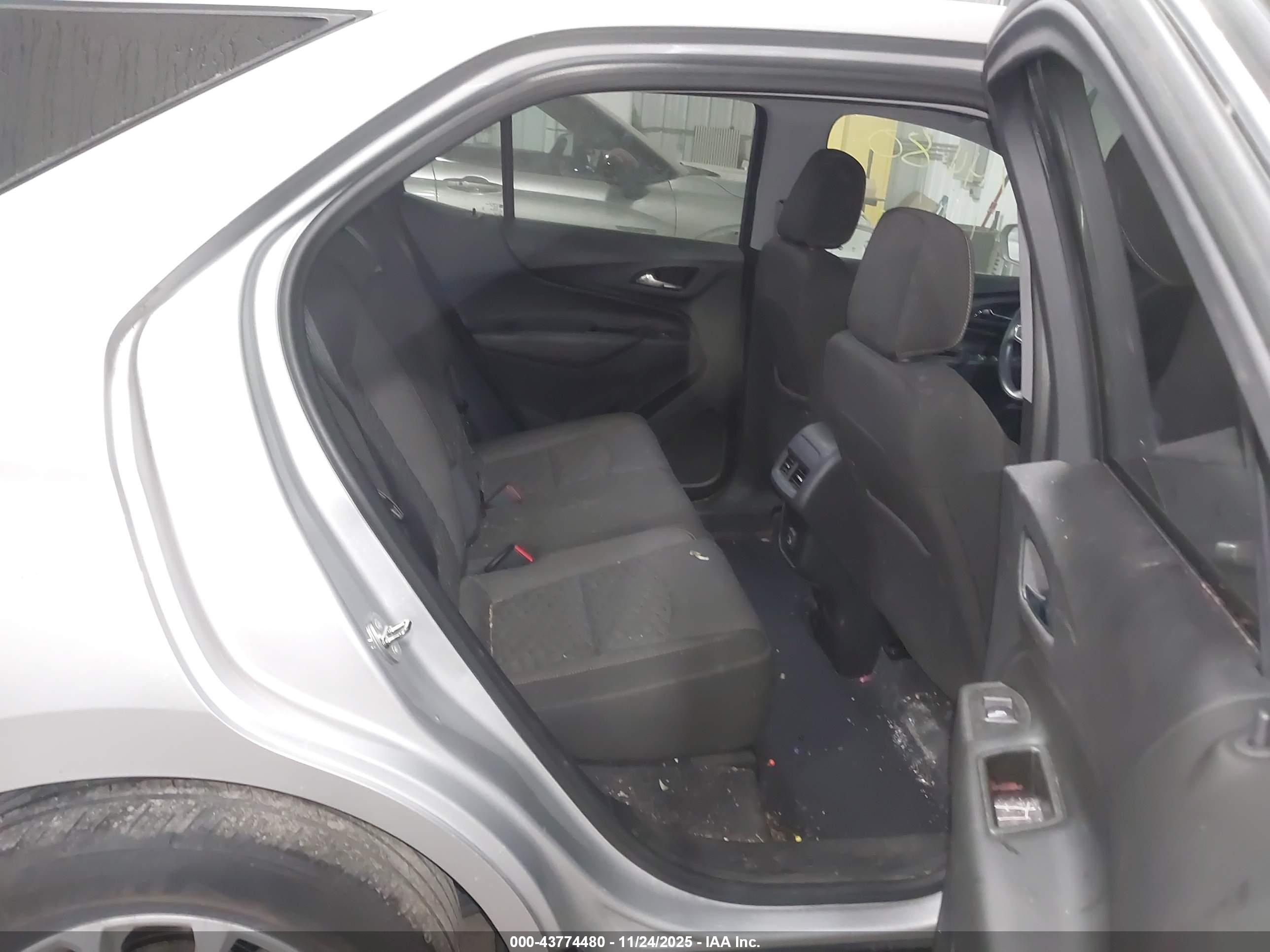 CHEVROLET EQUINOX image 8
