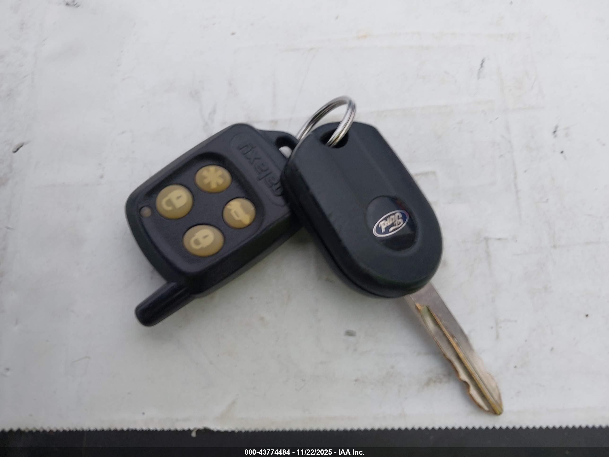 FORD ESCAPE image 11