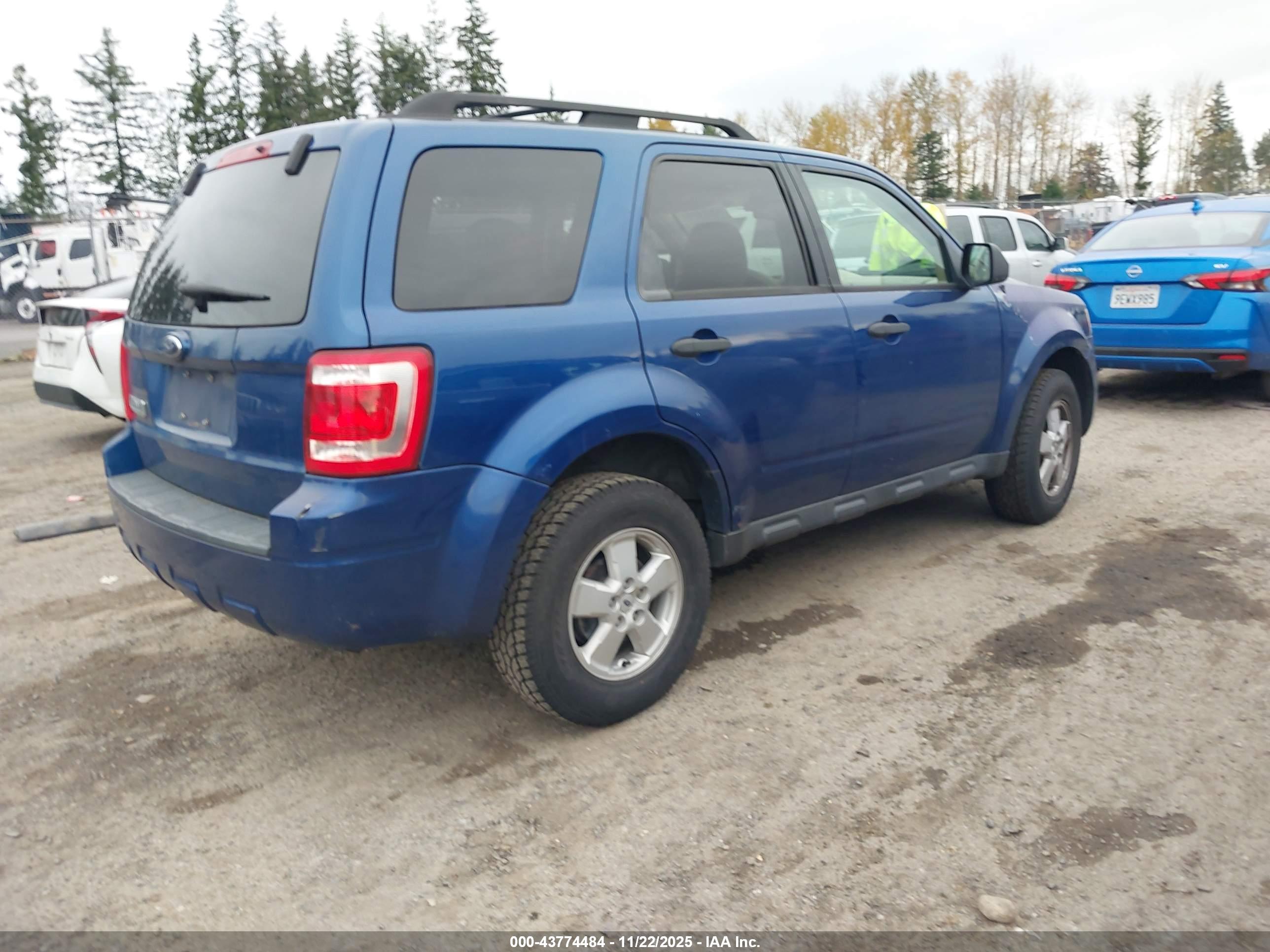 FORD ESCAPE image 4