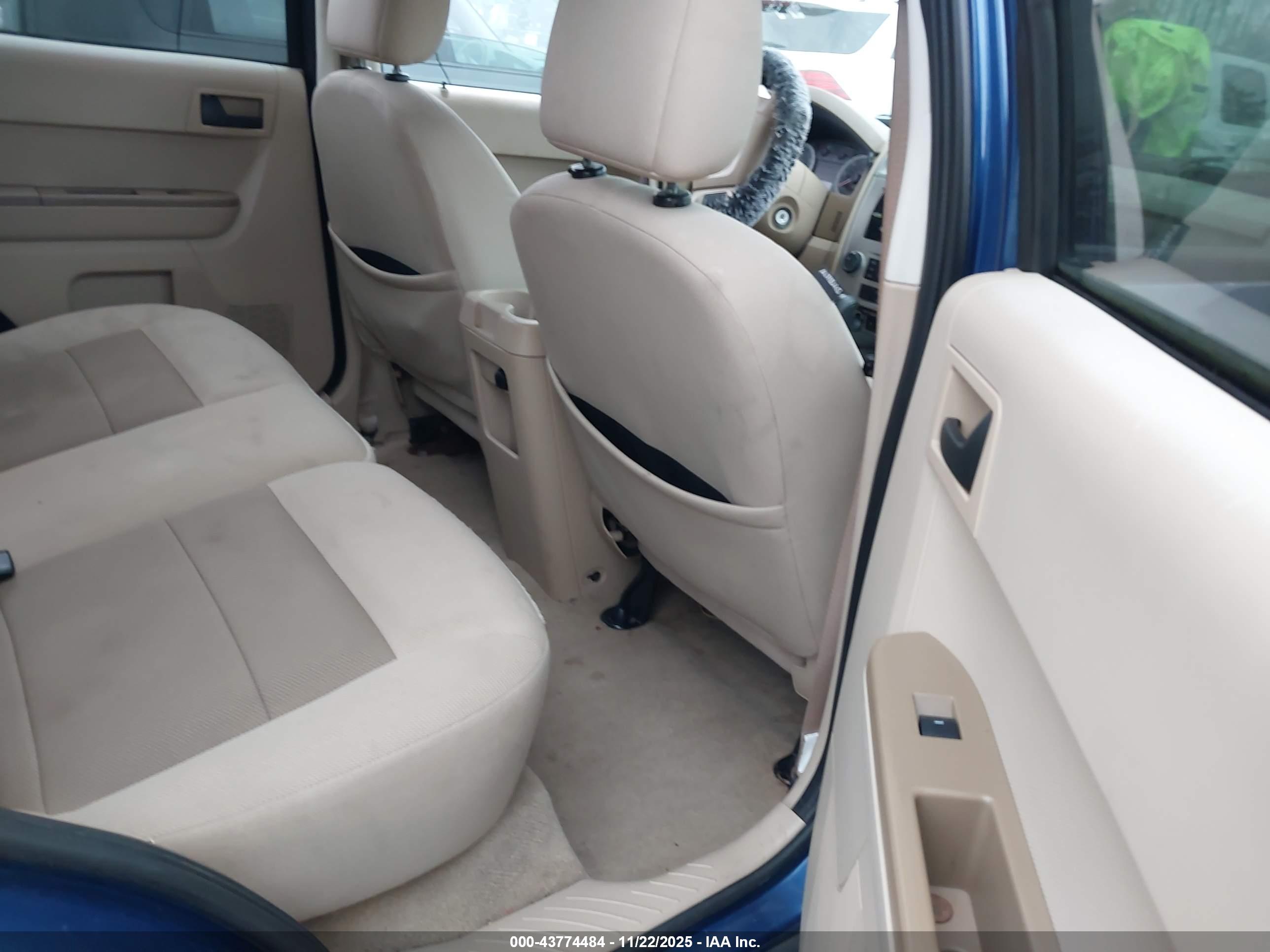 FORD ESCAPE image 8