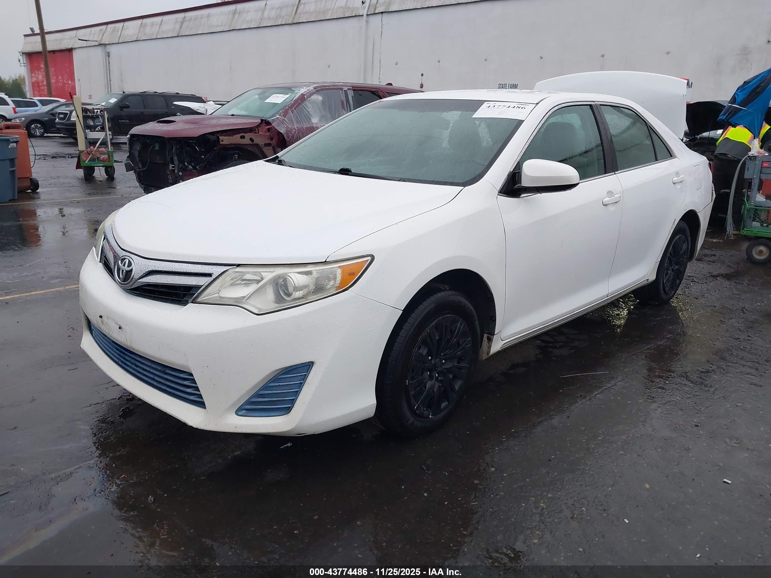 TOYOTA CAMRY image 2