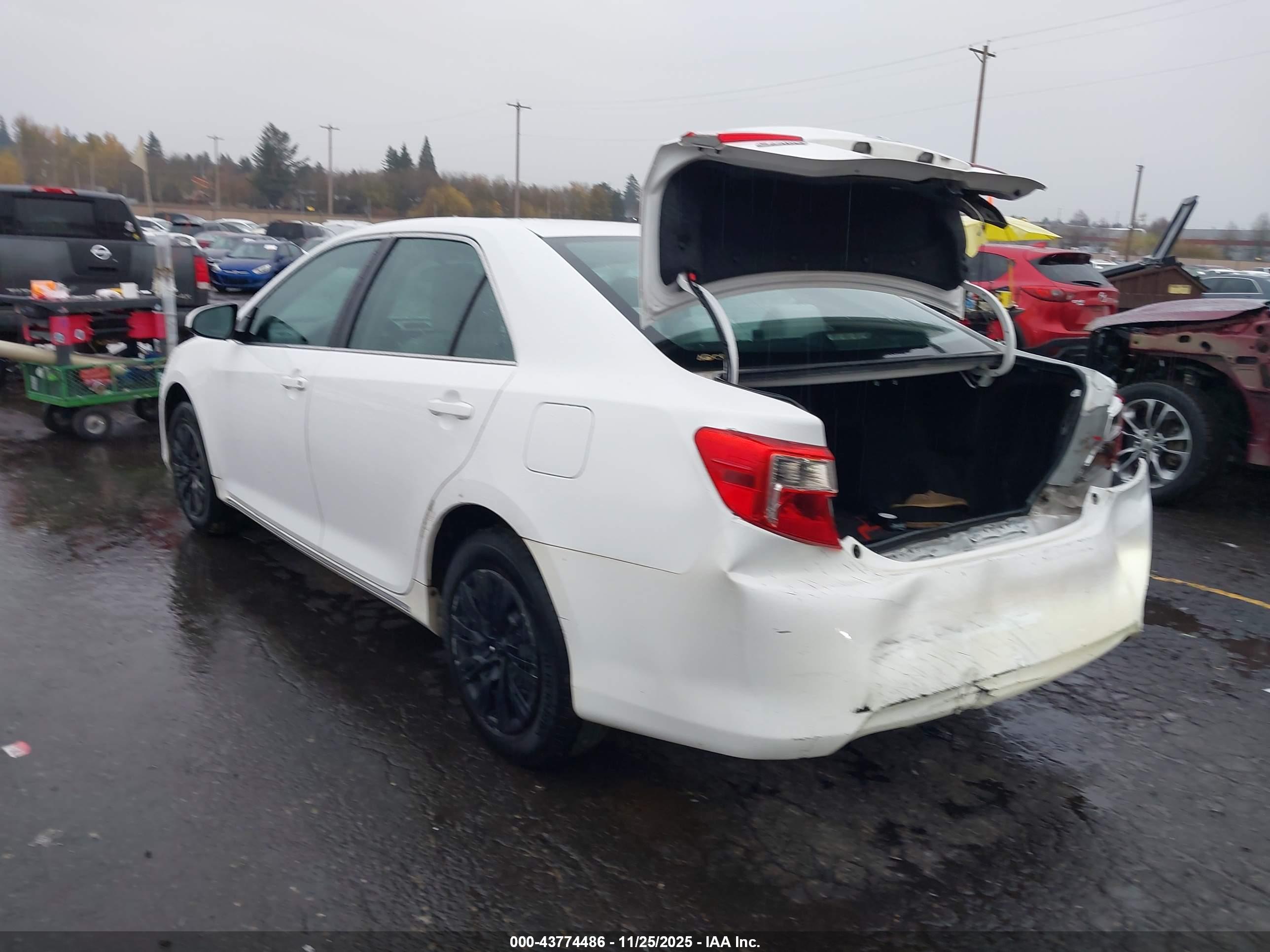 TOYOTA CAMRY image 3