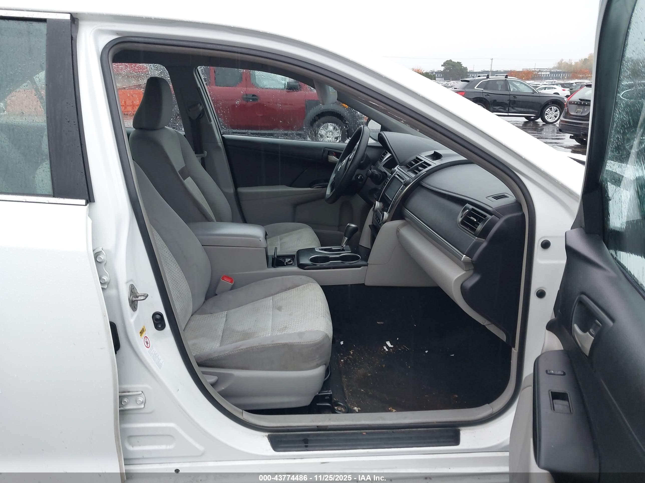 TOYOTA CAMRY image 5