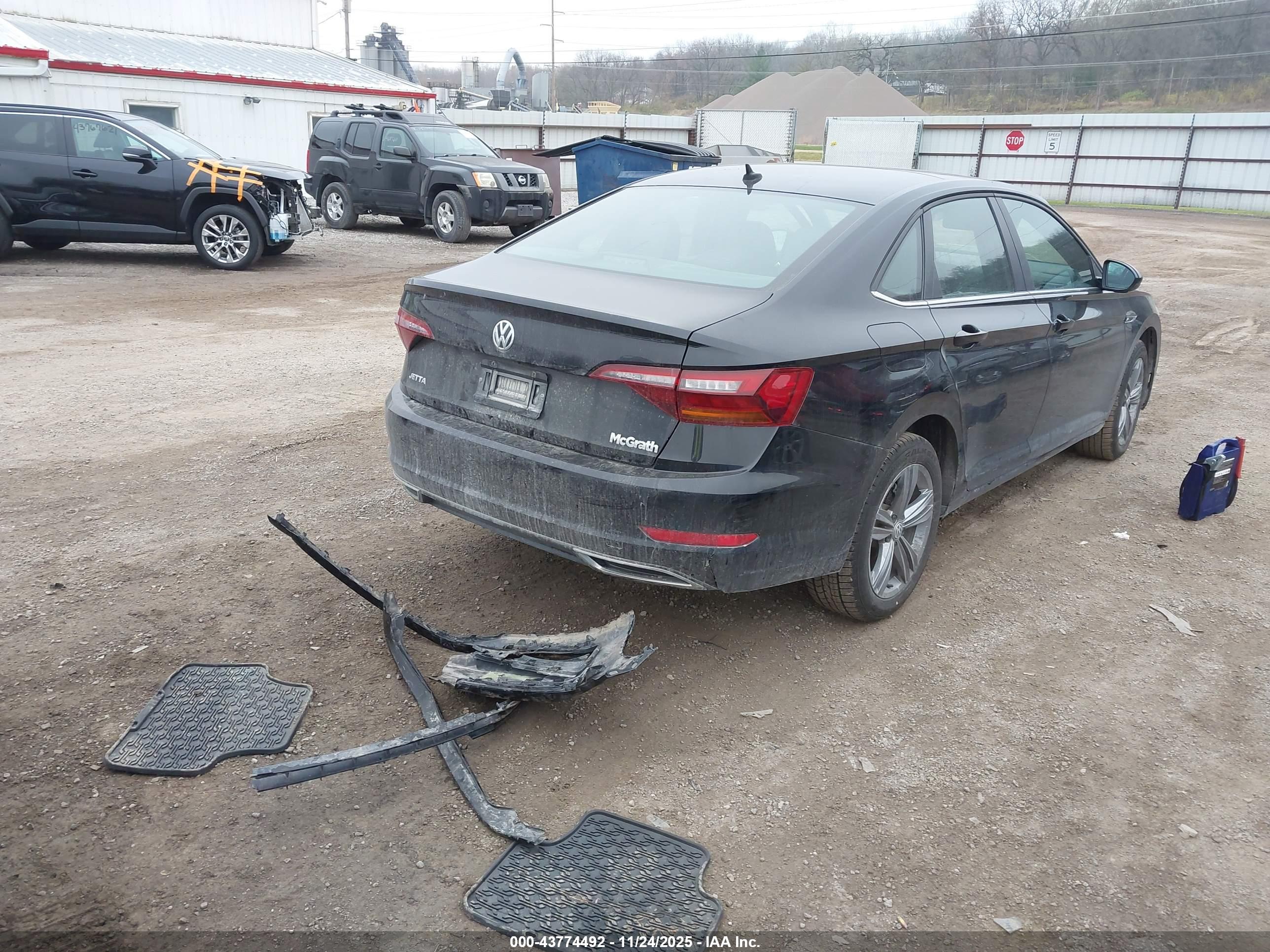 VOLKSWAGEN JETTA image 4