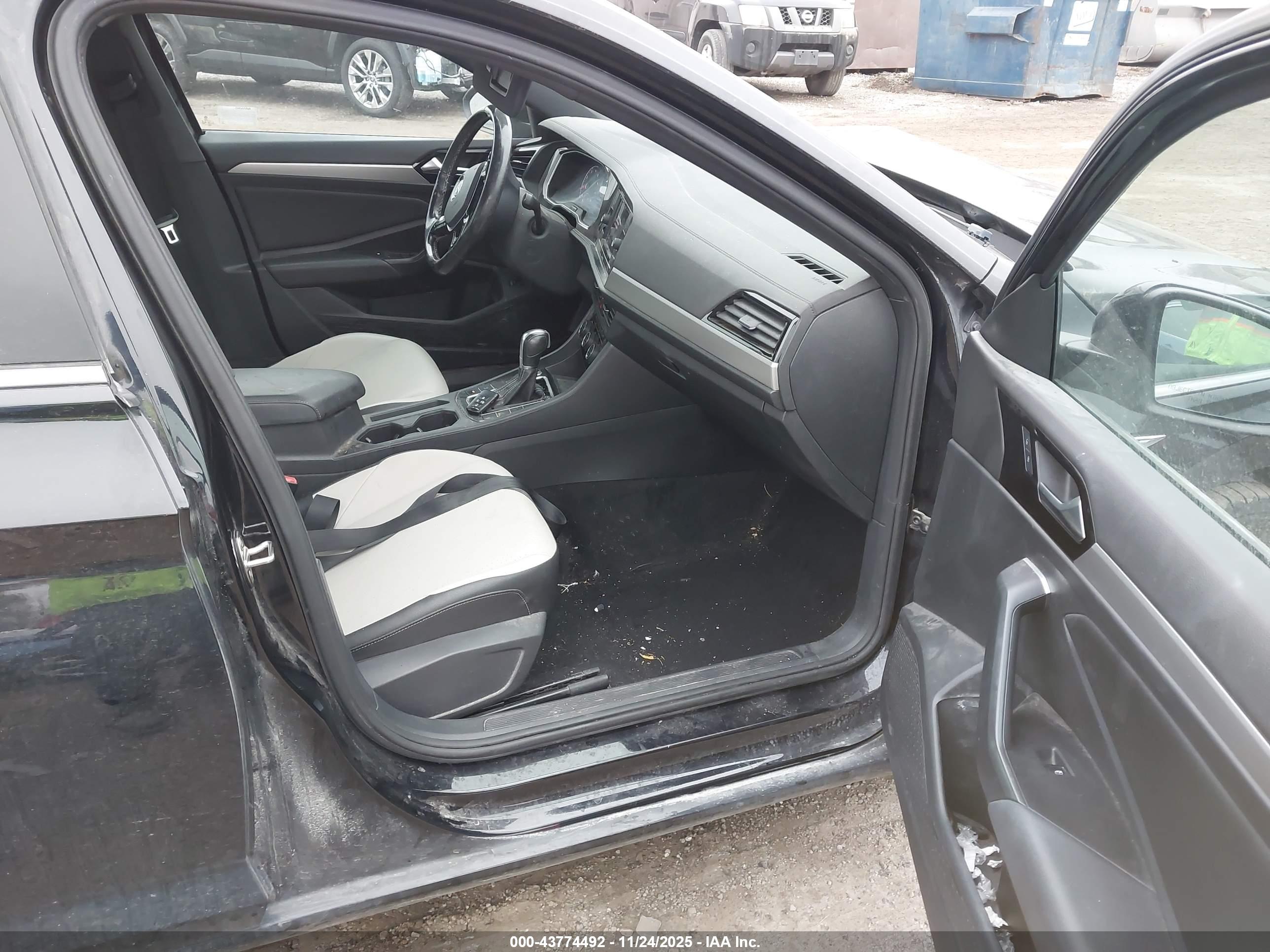 VOLKSWAGEN JETTA image 5