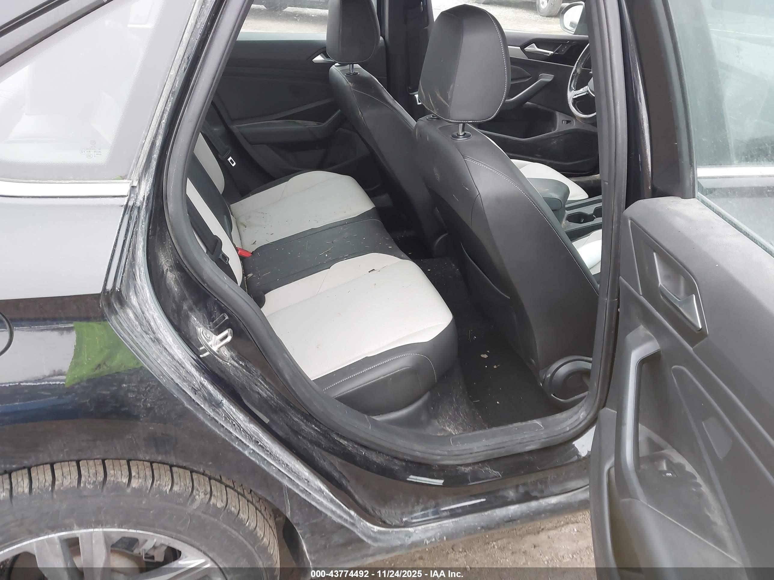 VOLKSWAGEN JETTA image 8