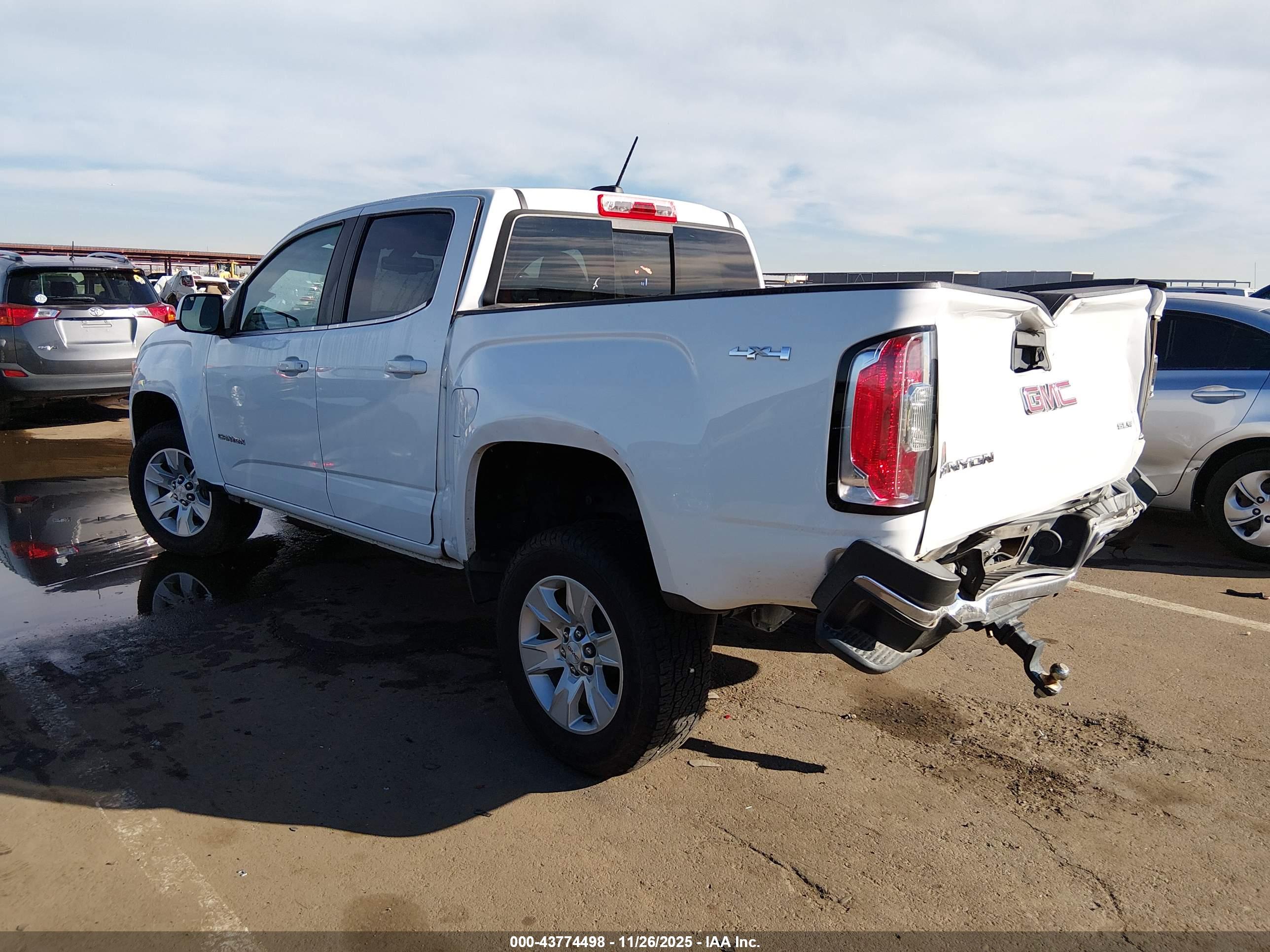 GMC CANYON image 3