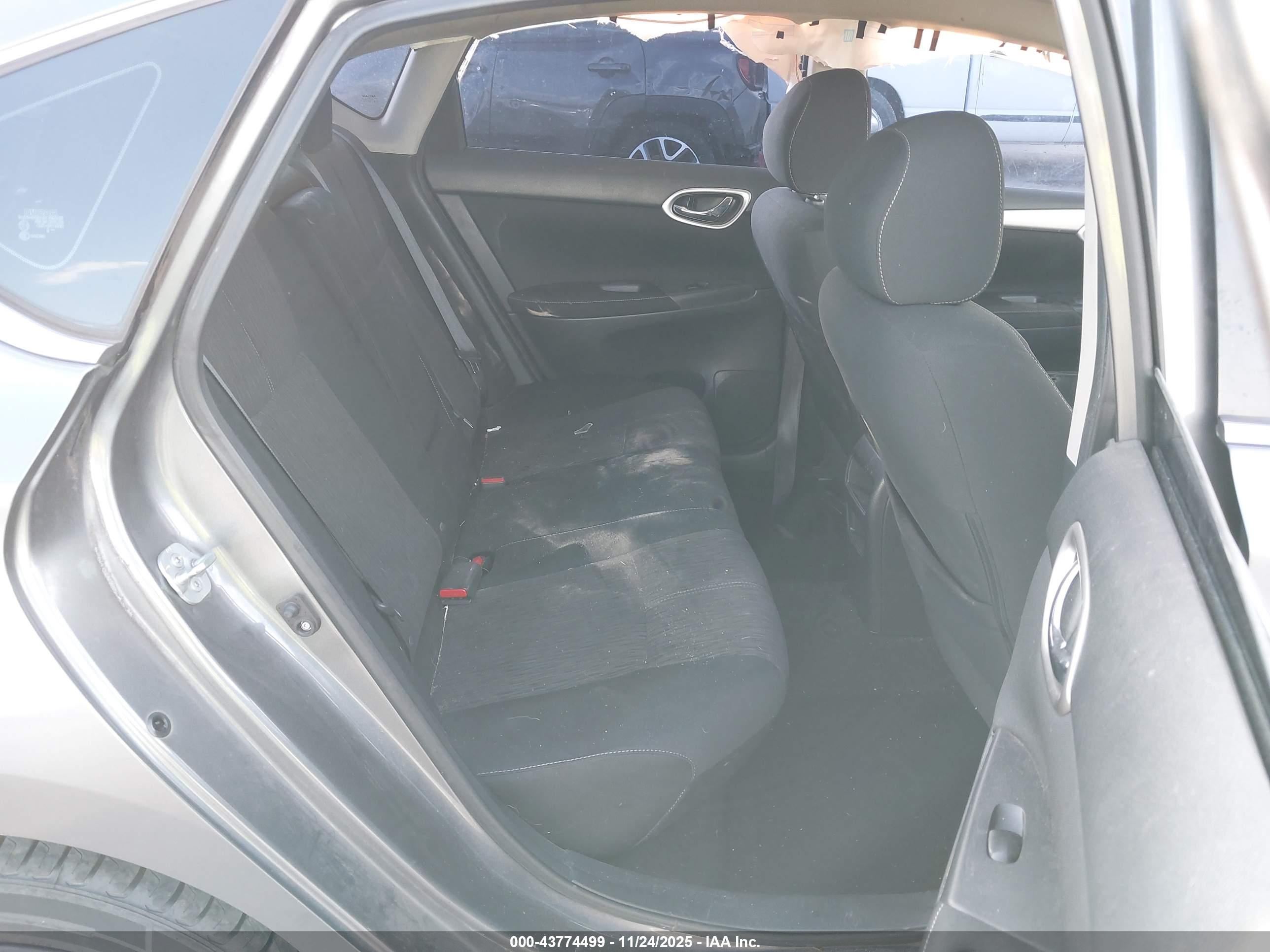 NISSAN SENTRA image 8
