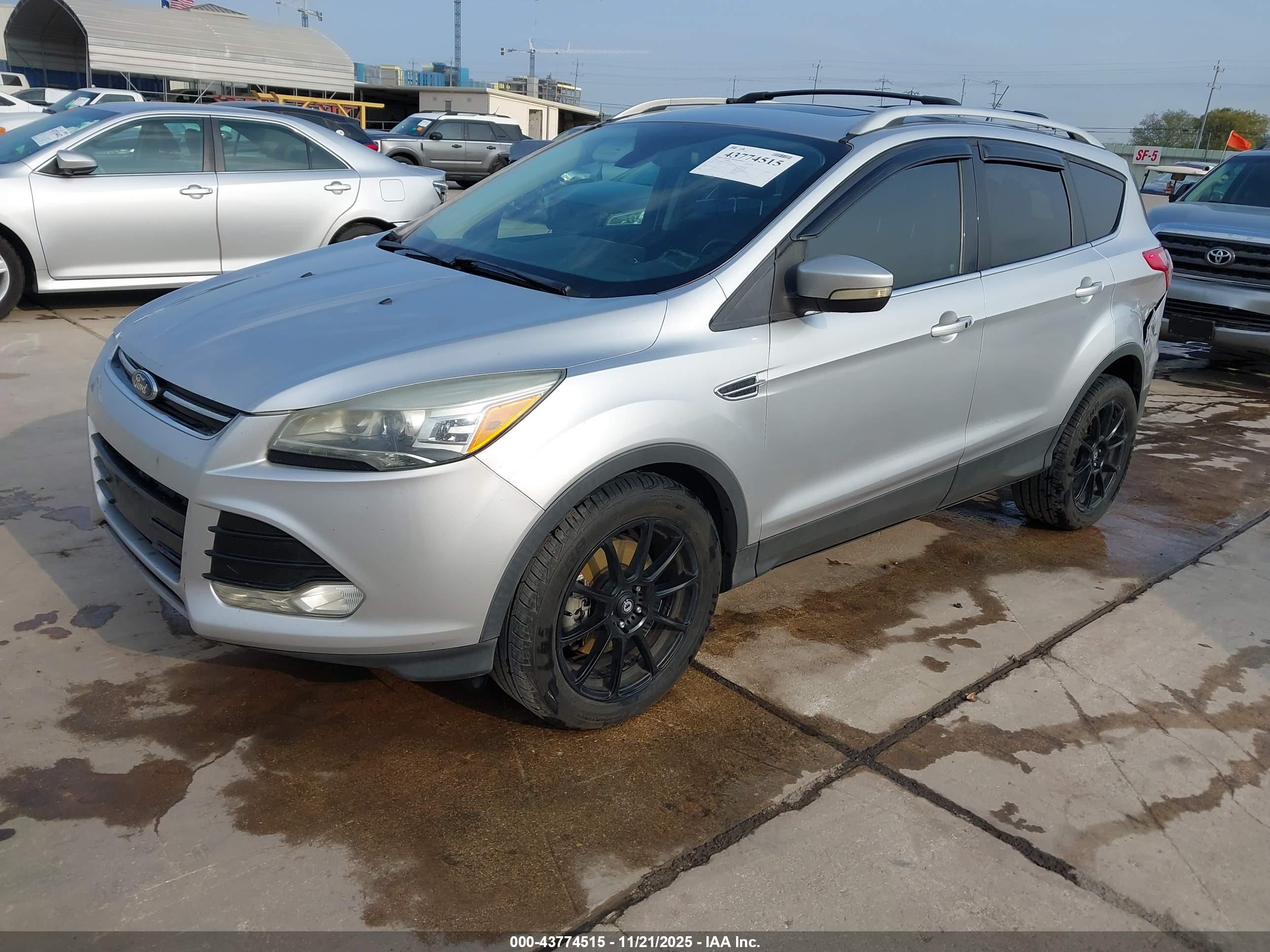 FORD ESCAPE image 2