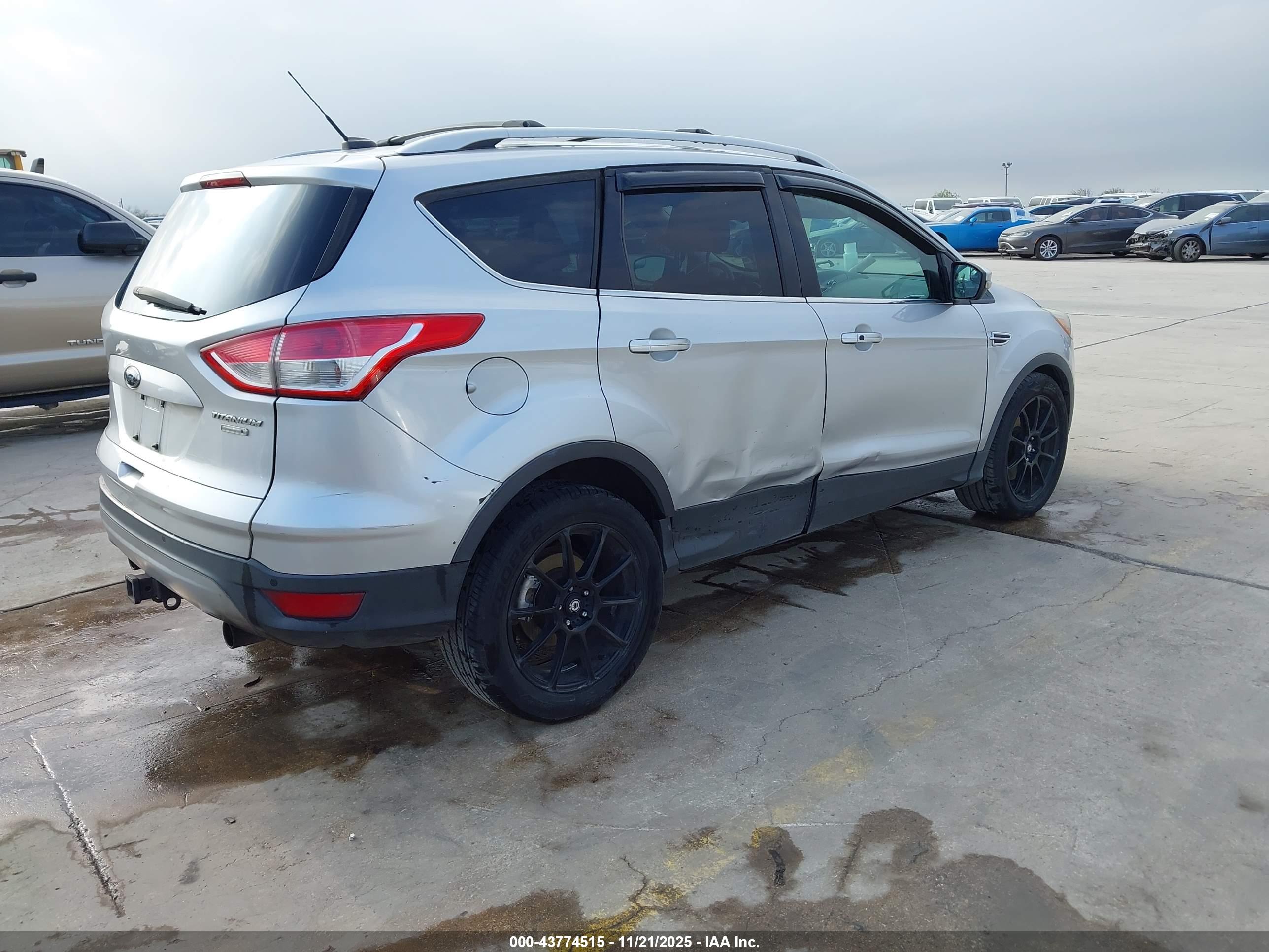 FORD ESCAPE image 4