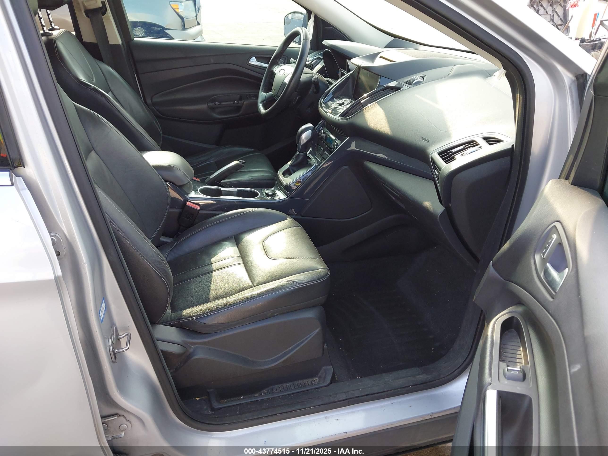 FORD ESCAPE image 5