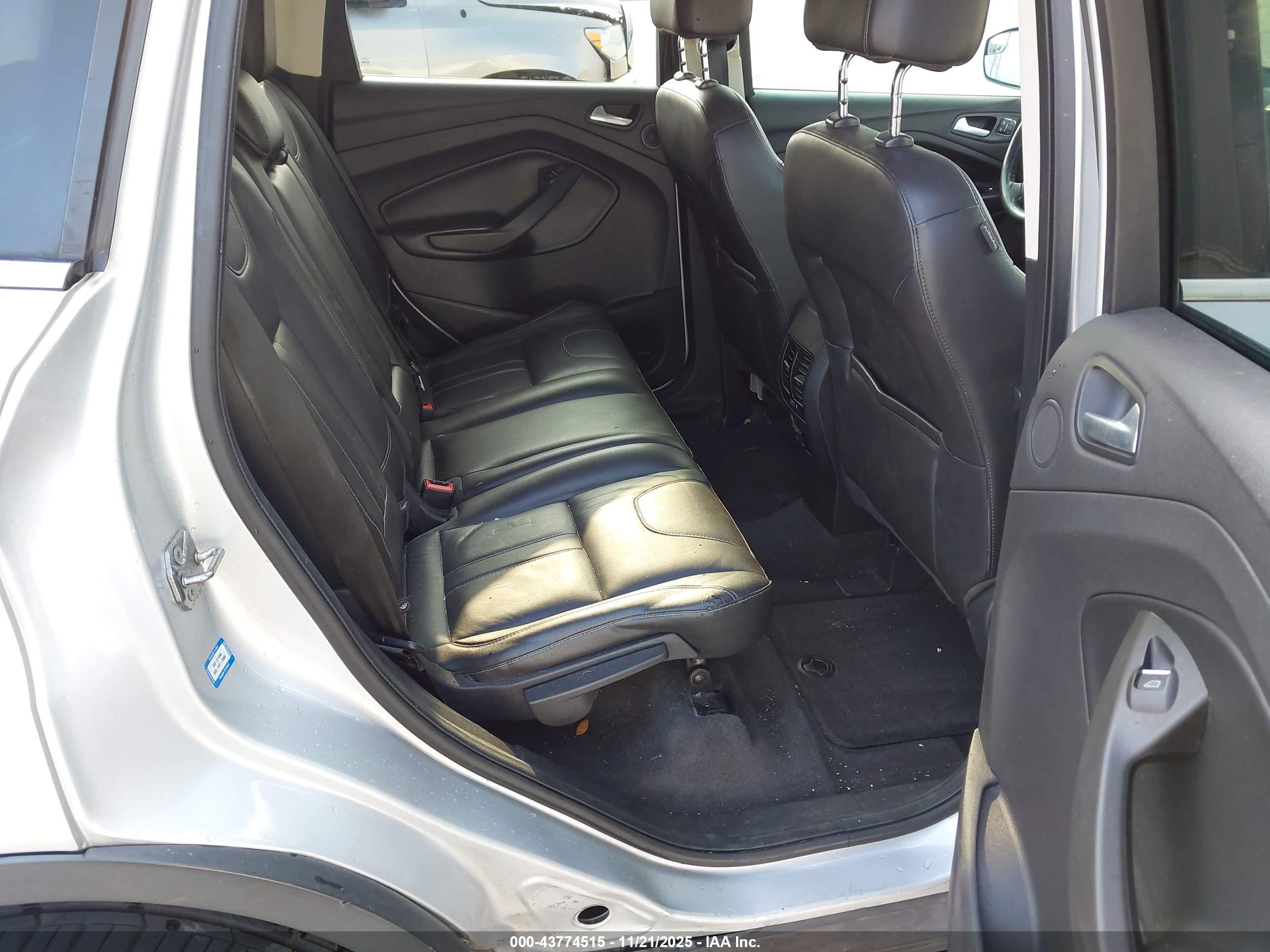 FORD ESCAPE image 8